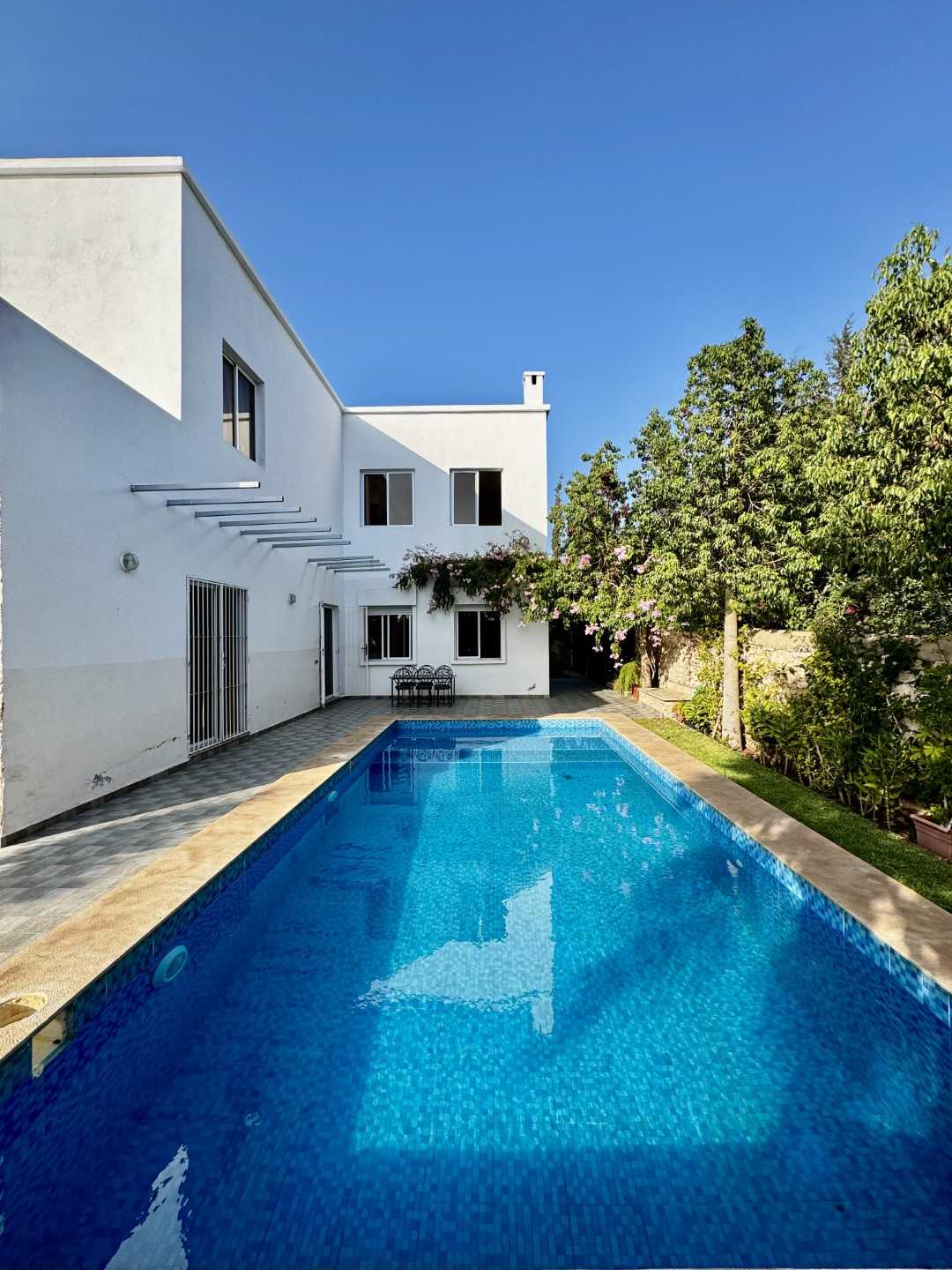 Villa moderne avec piscine chauffée