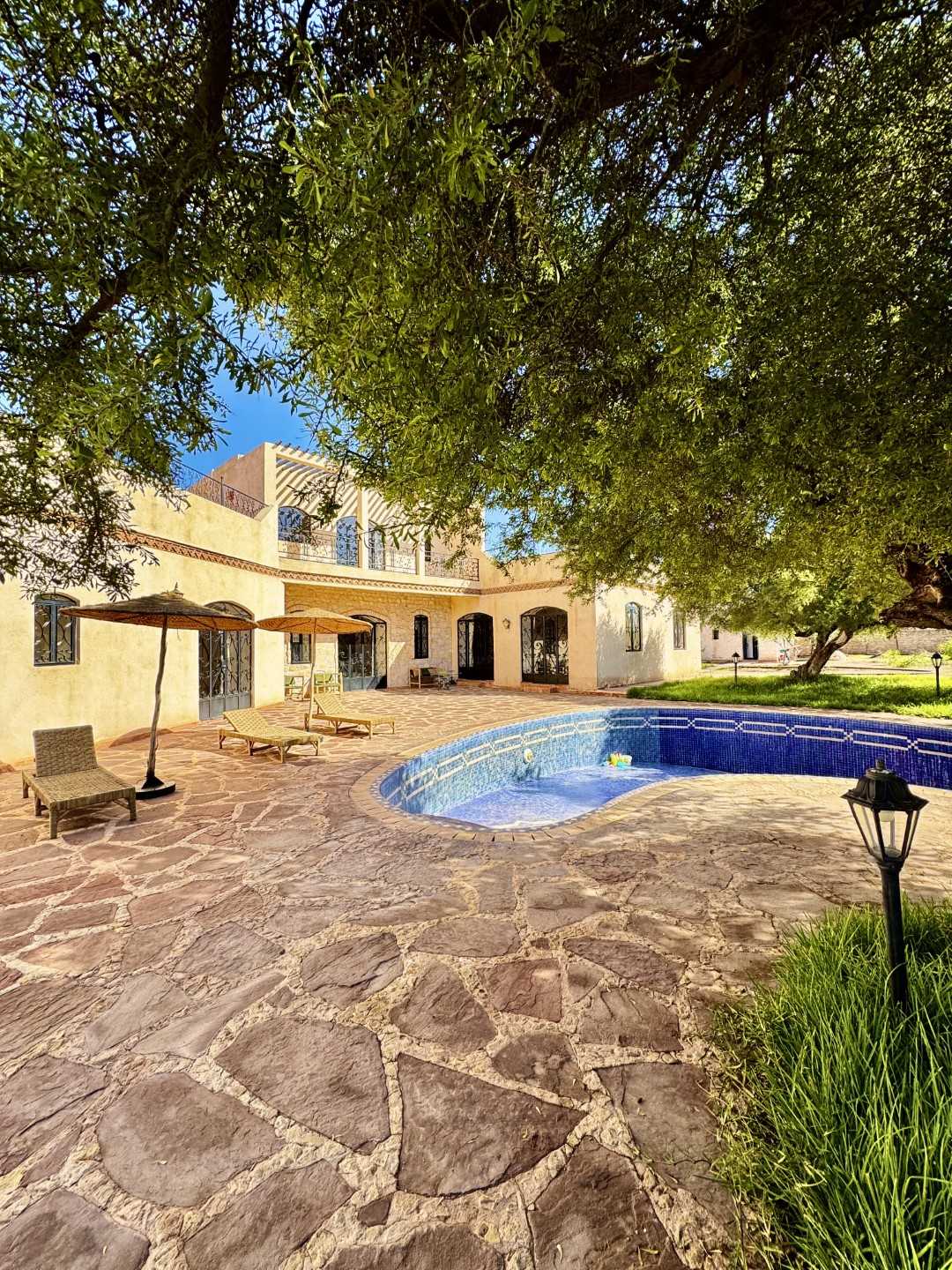 Villa d’Exception avec VNA Définitive – Moderne et Traditionnel Chic