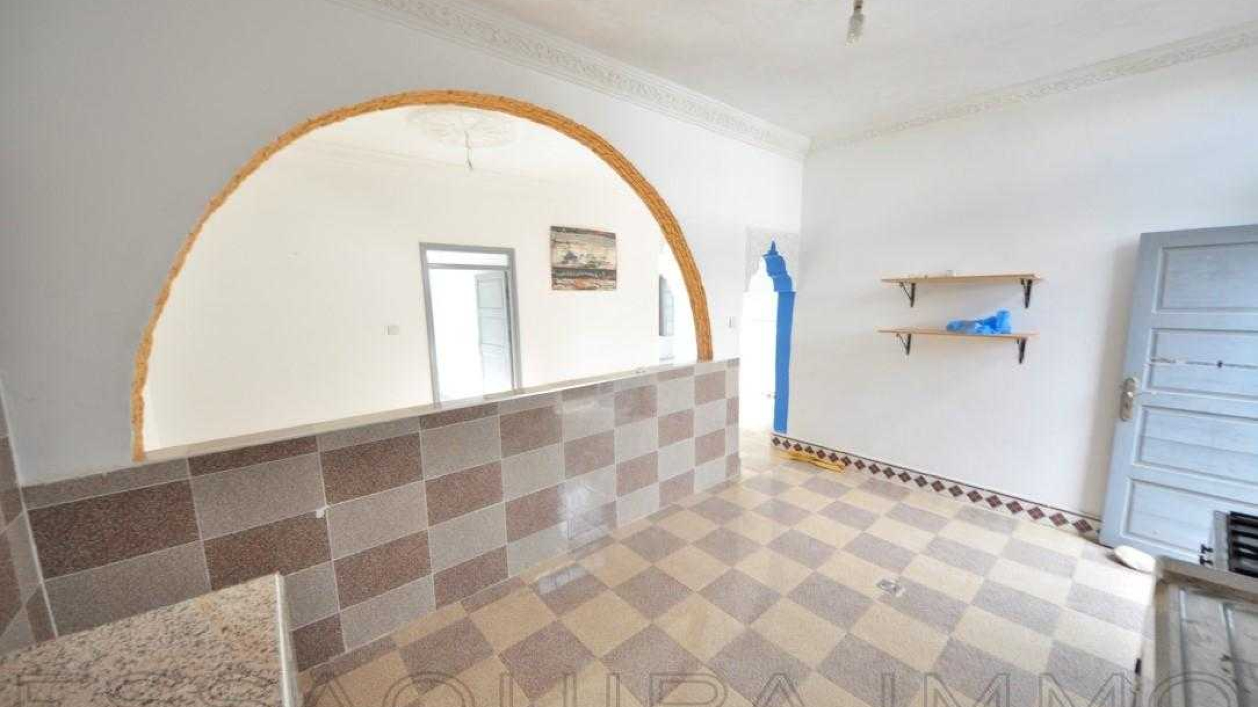 maison avec 2 chambres et 1 salle de bain