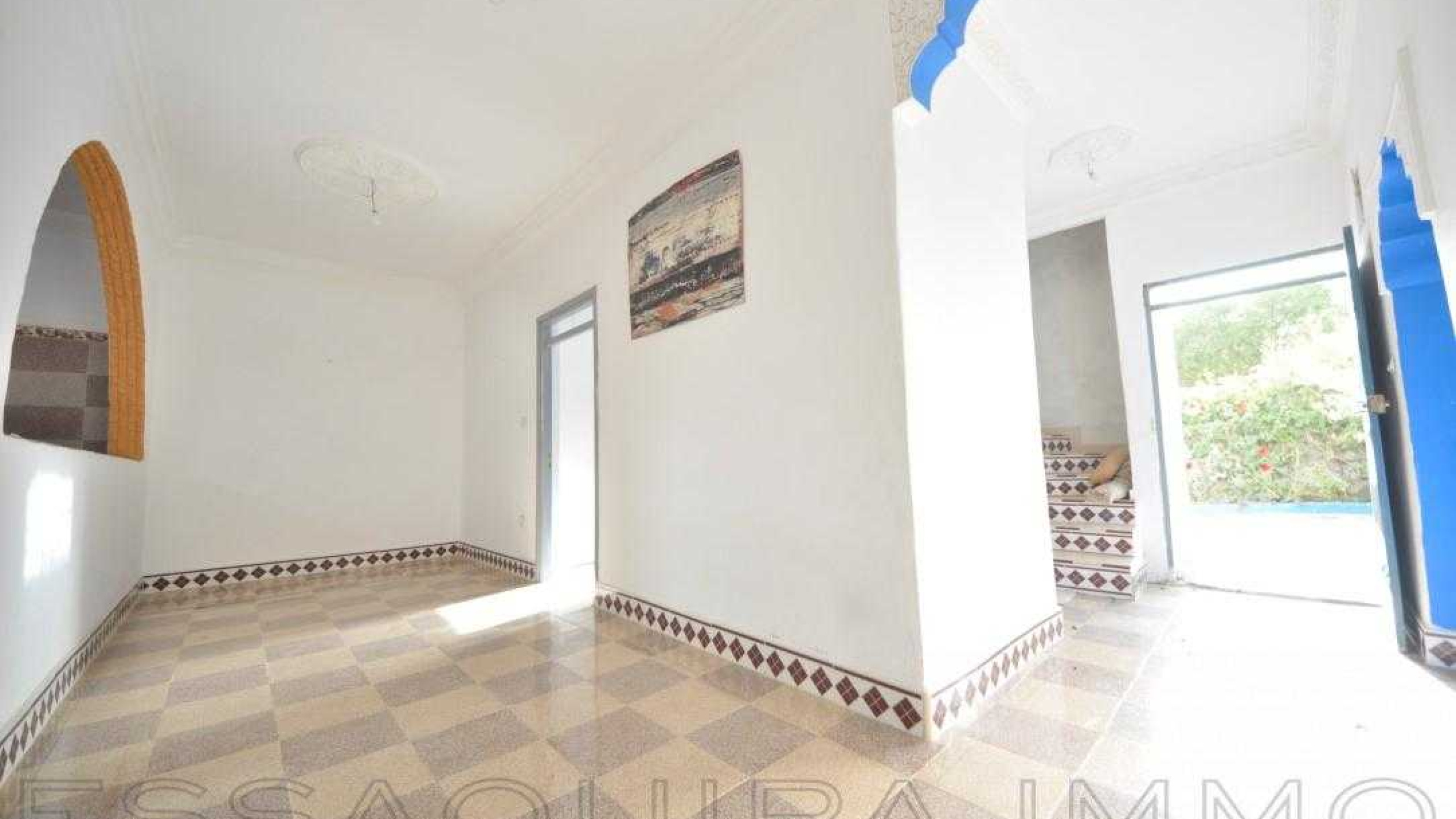 maison avec 2 chambres et 1 salle de bain