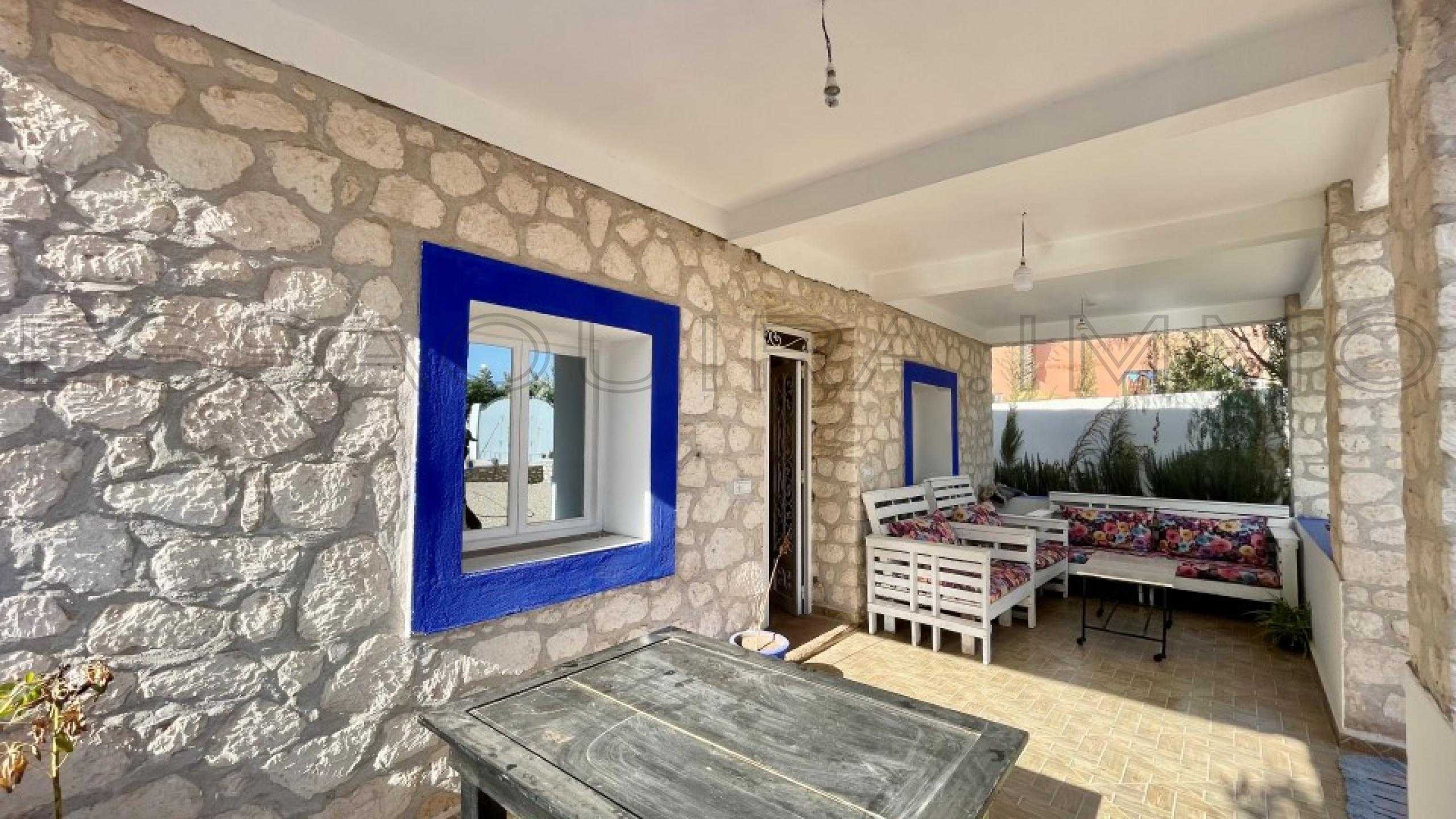 villa avec 2 chambres et 2 salles de bain