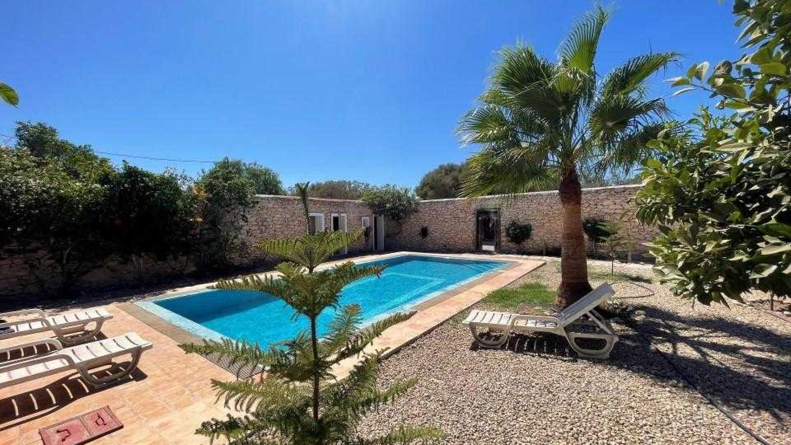 villa avec 3 chambres et 3 salles de bain