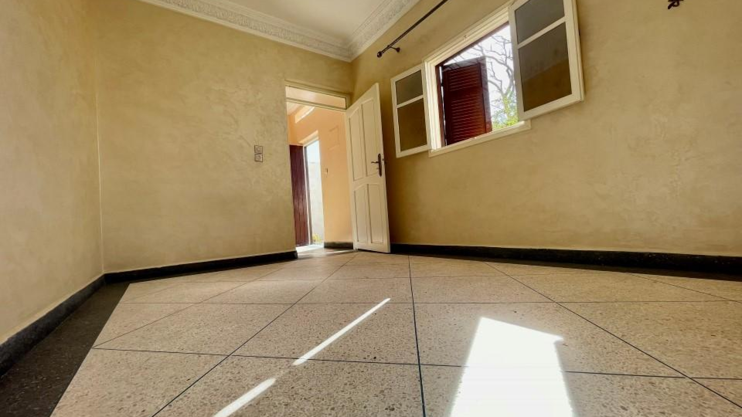 maison avec 3 chambres et 1 salle de bain