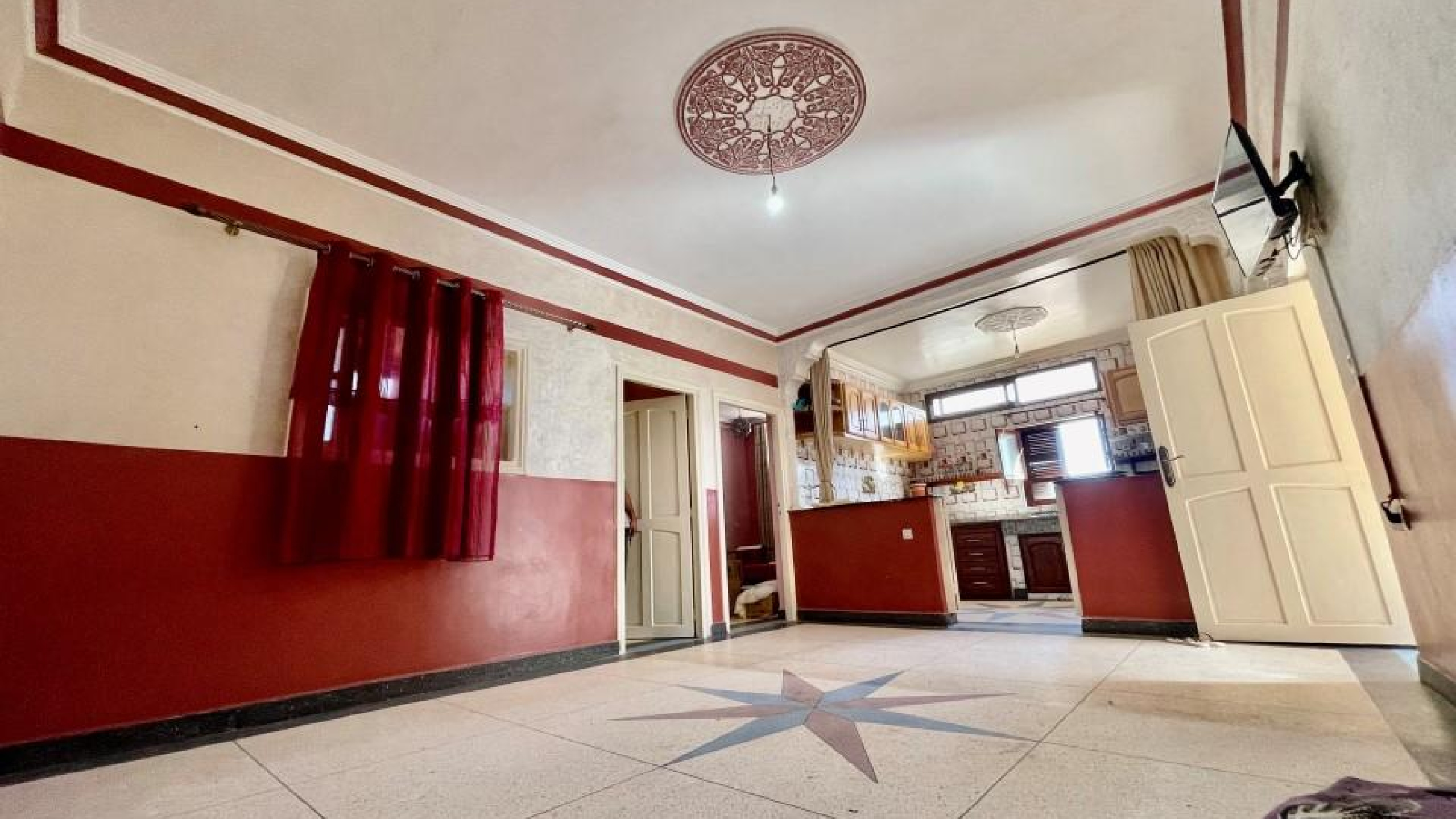 maison avec 3 chambres et 1 salle de bain