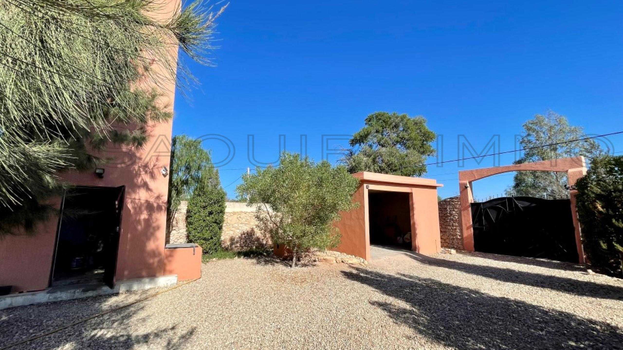 villa avec 4 chambres et 2 salles de bain