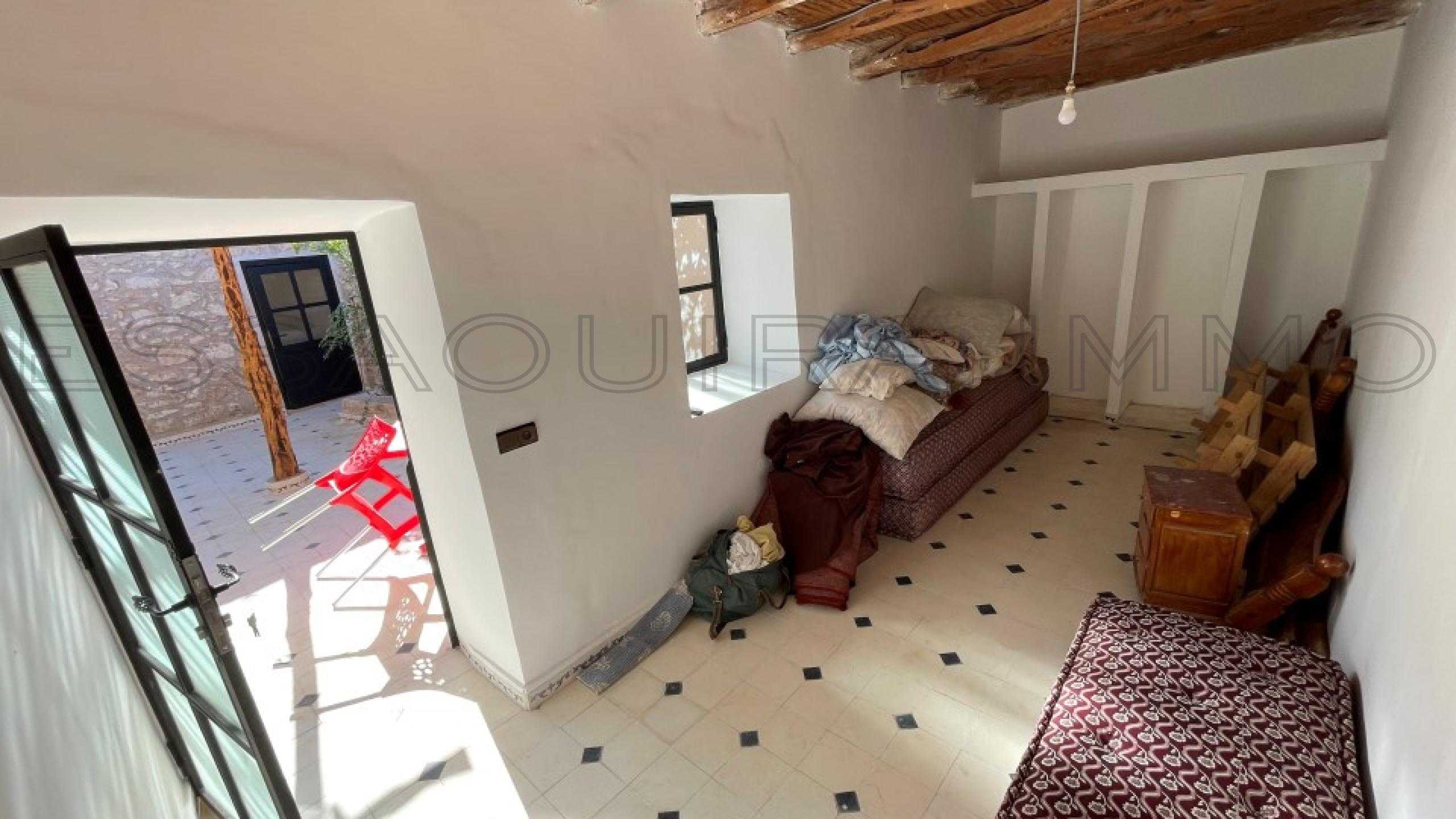 maison avec 2 chambres et 1 salle de bain