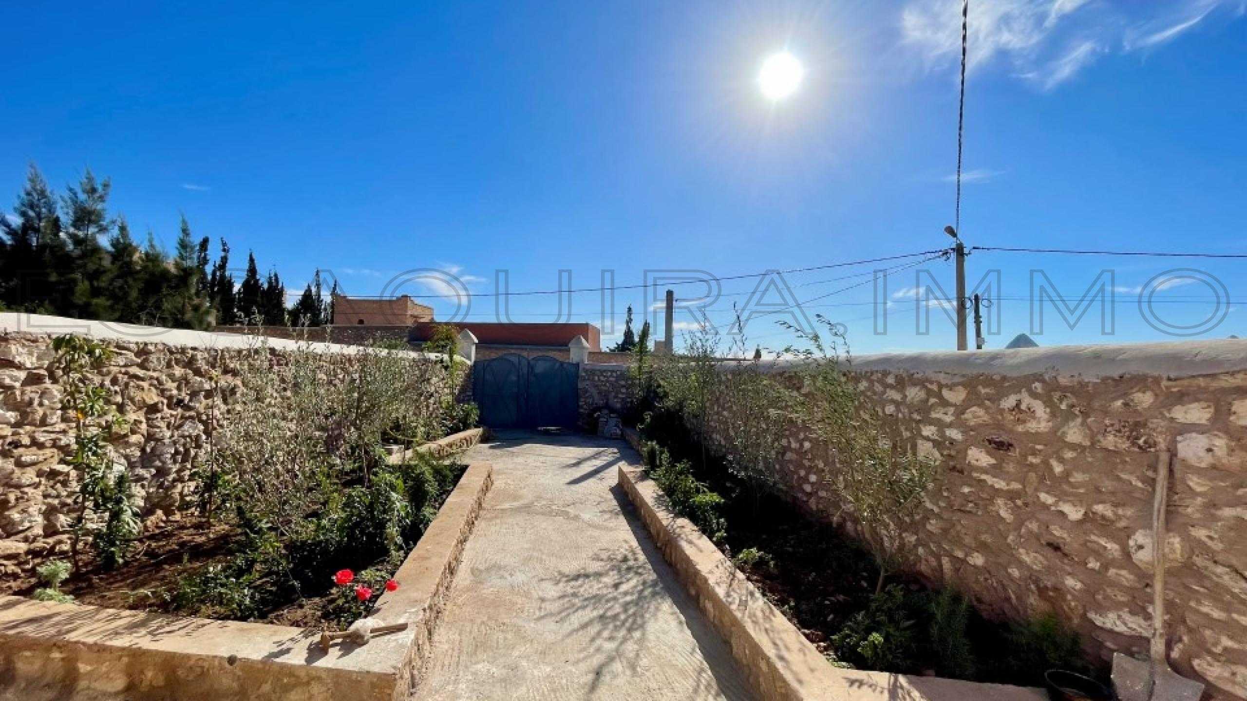 maison avec 2 chambres et 1 salle de bain