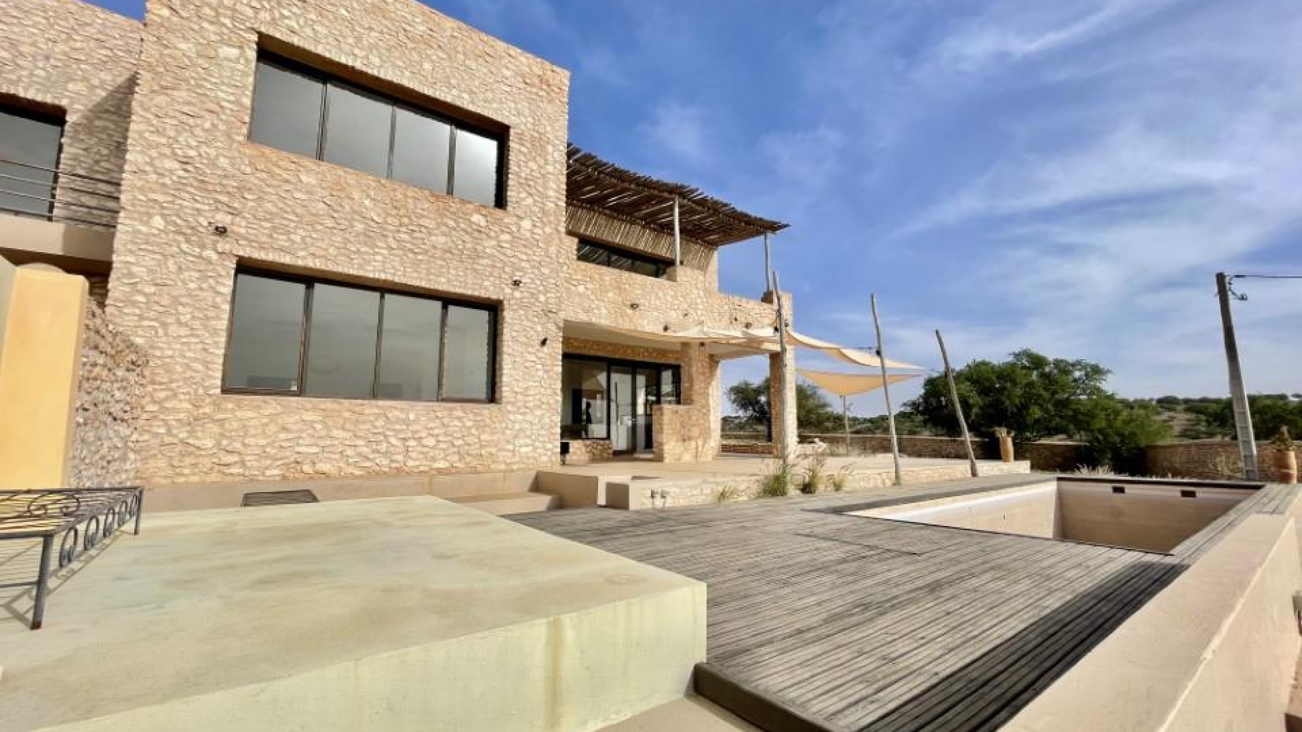 villa de 350 m² sur un terrain de 10,000 m²