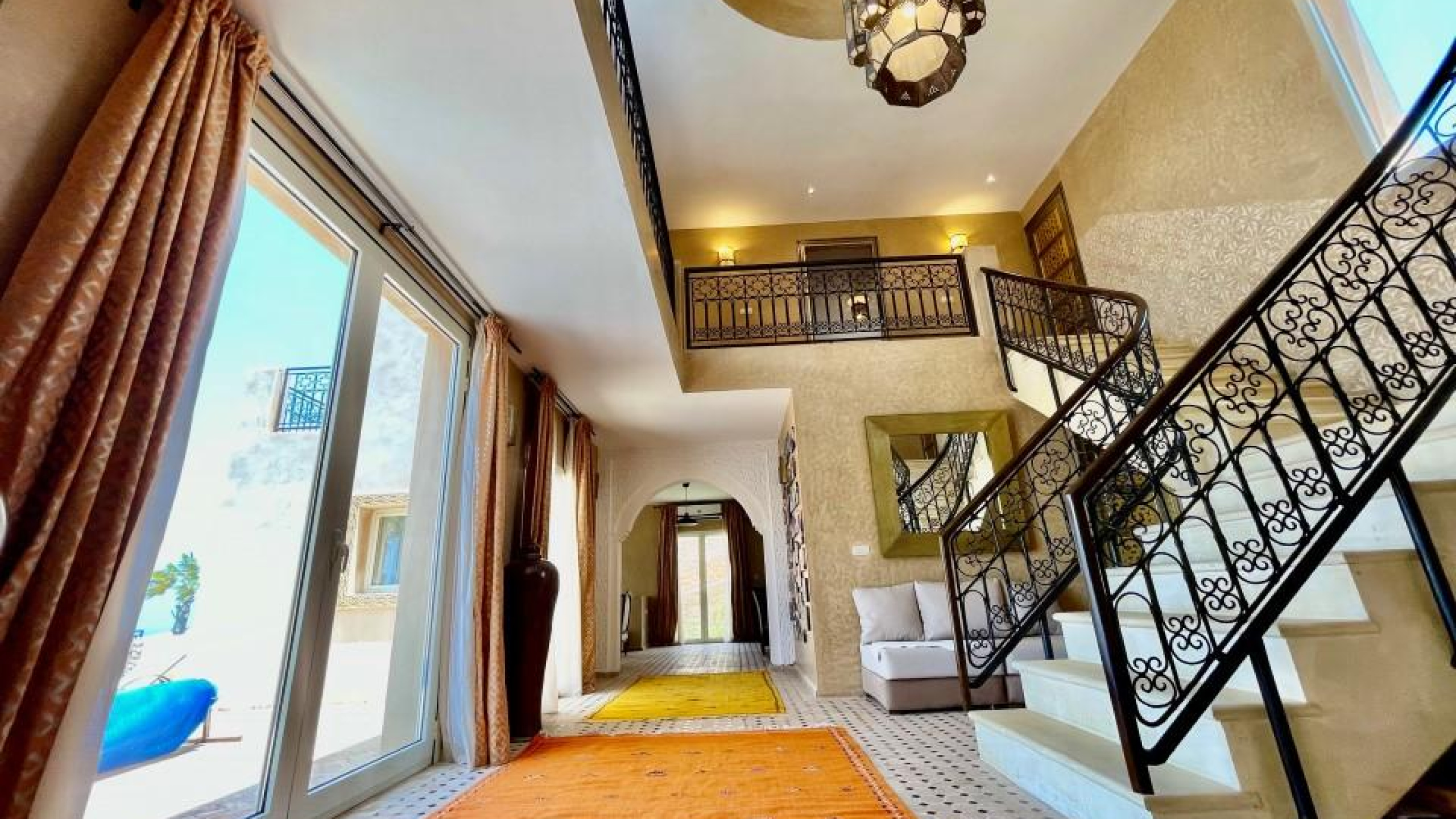 villa de 460 m² sur un terrain de 9,000 m²