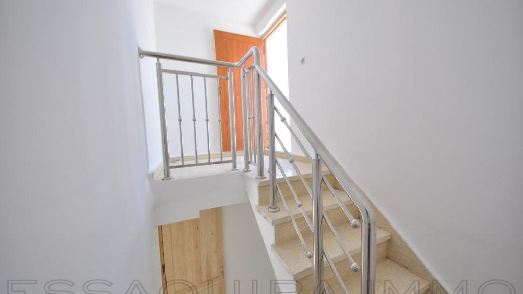 appartement avec 3 chambres et 2 salles de bain