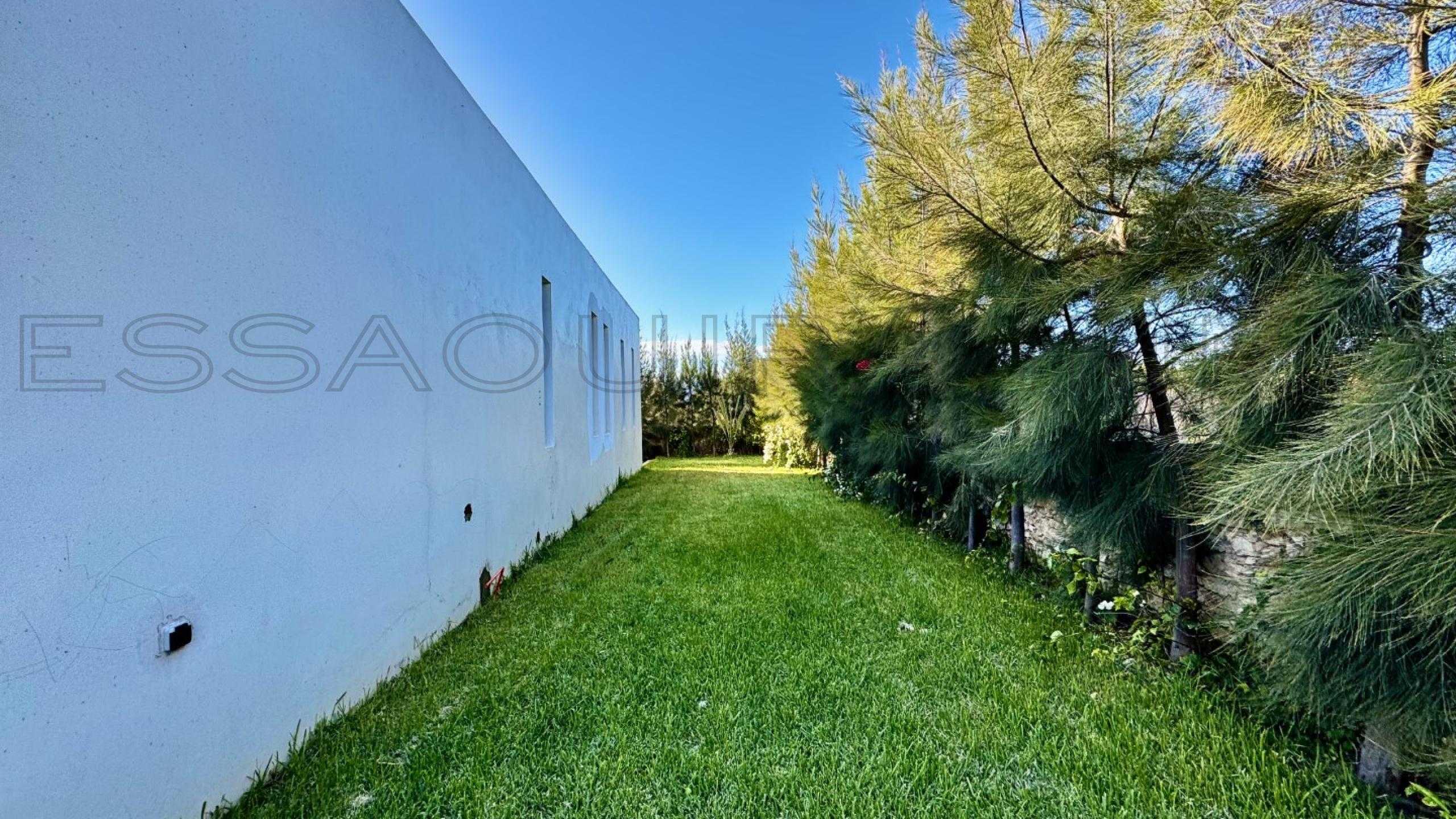 villa de 130 m&sup2; sur un terrain de 1,000 m&sup2;