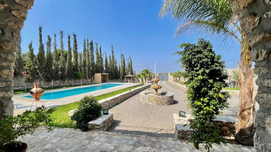 villa de 220 m² sur un terrain de 2,000 m²