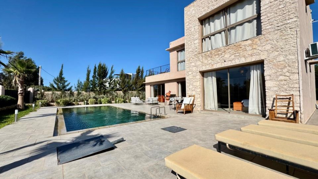 villa à 1 950€ par mois