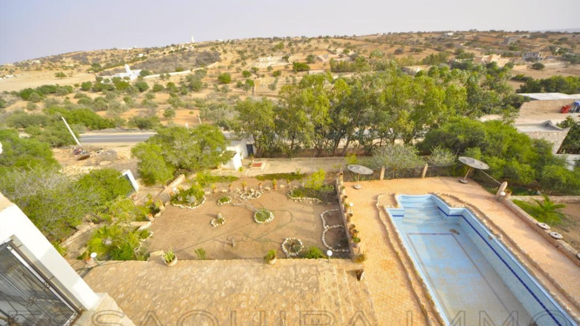 villa avec terrasse