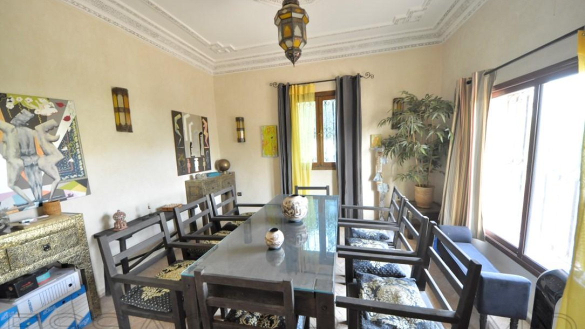 villa de 240 m² sur un terrain de 1,800 m²