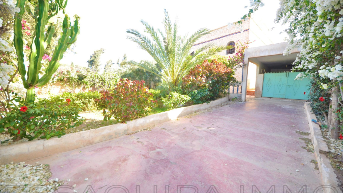 villa de 360 m² sur un terrain de 2,700 m²