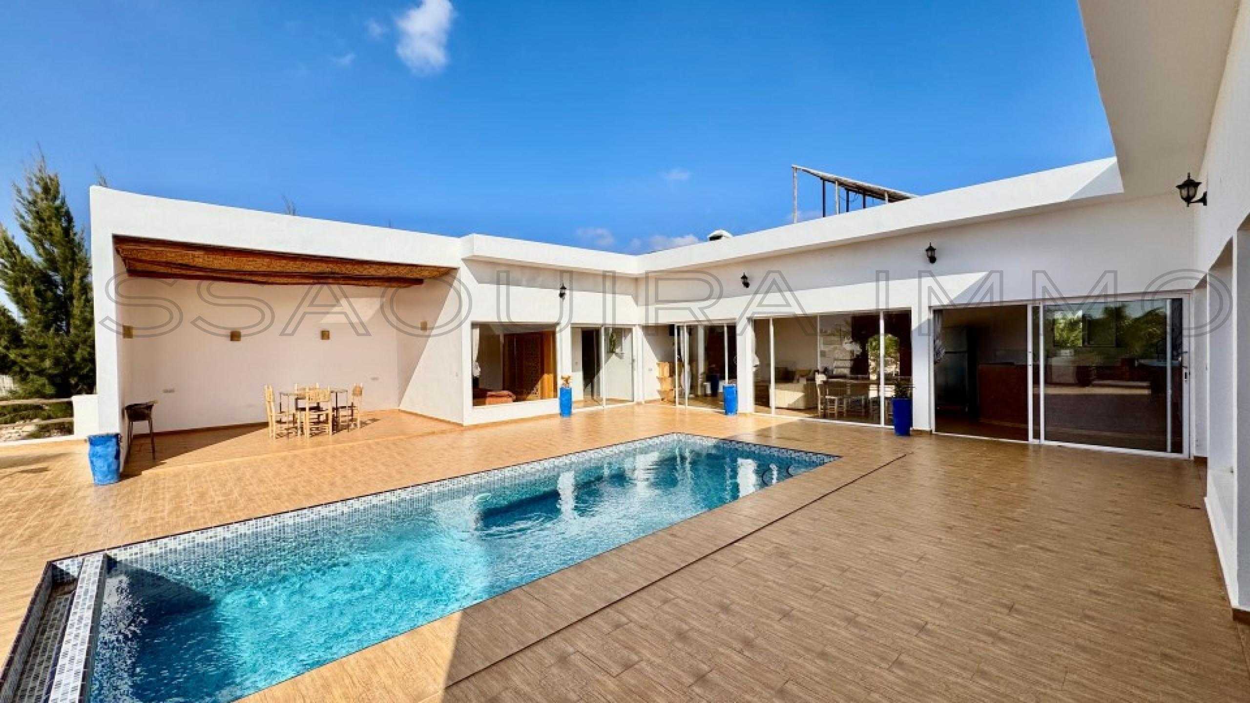 villa avec 3 chambres et 3 salles de bain