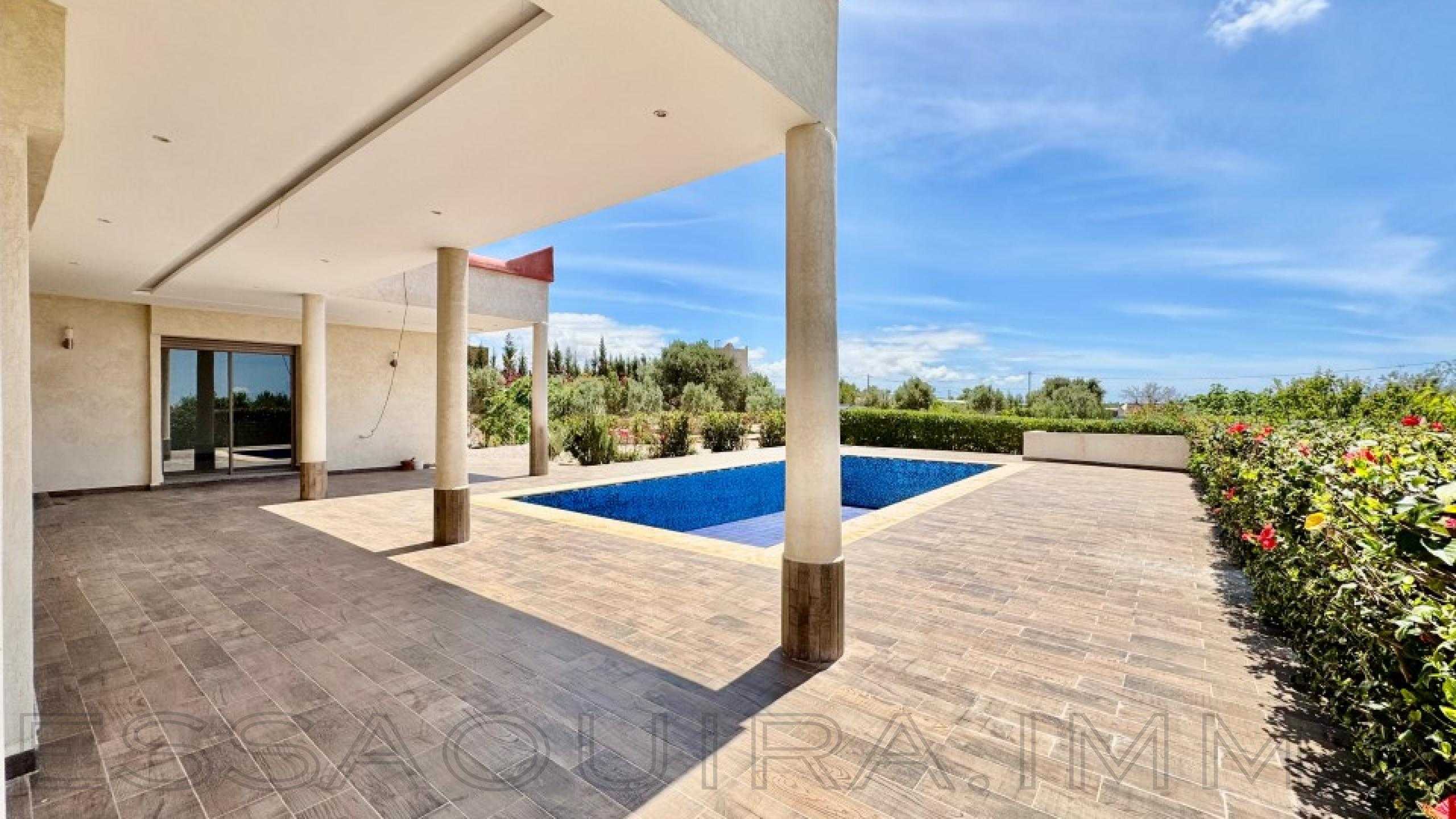 villa avec 4 chambres et 5 salles de bain