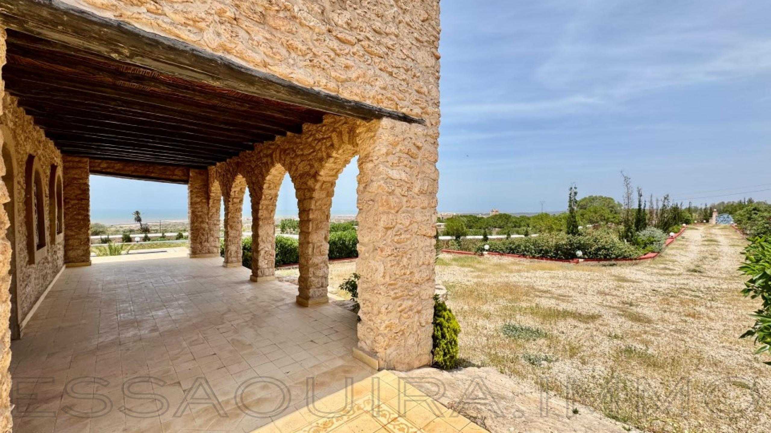 villa avec 2 chambres et 2 salles de bain