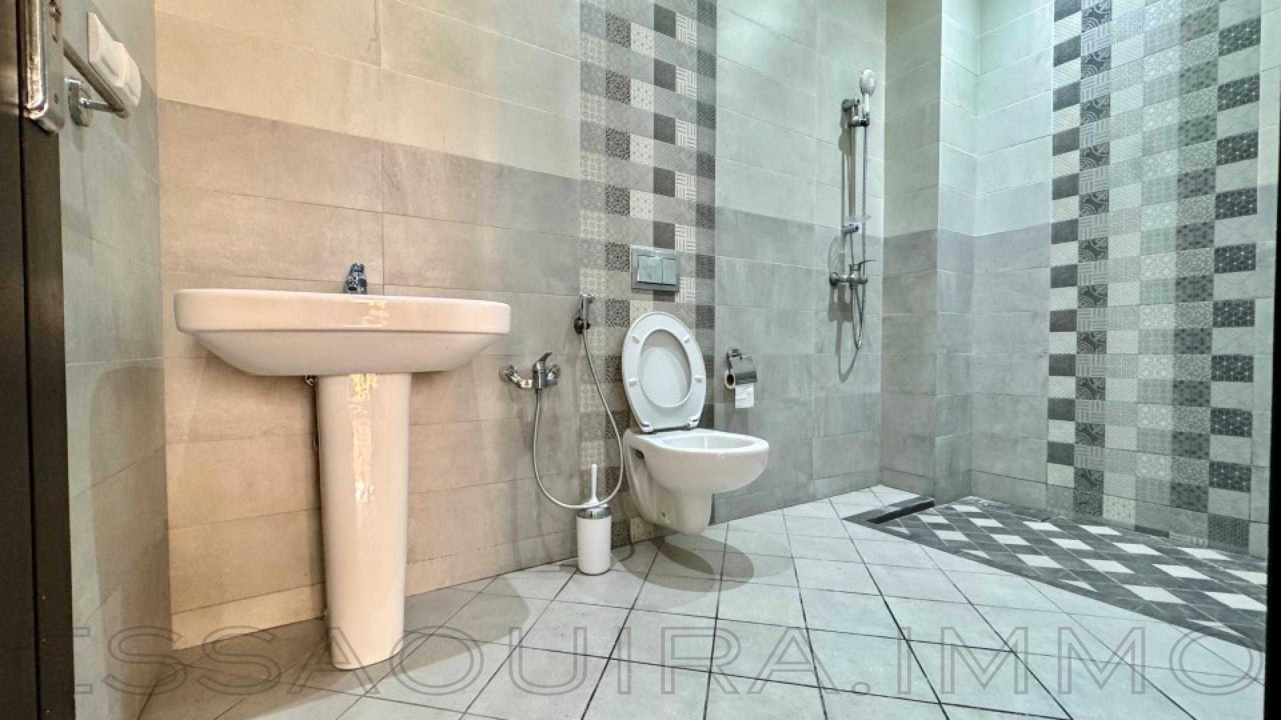 appartement avec 2 chambres et 1 salle de bain
