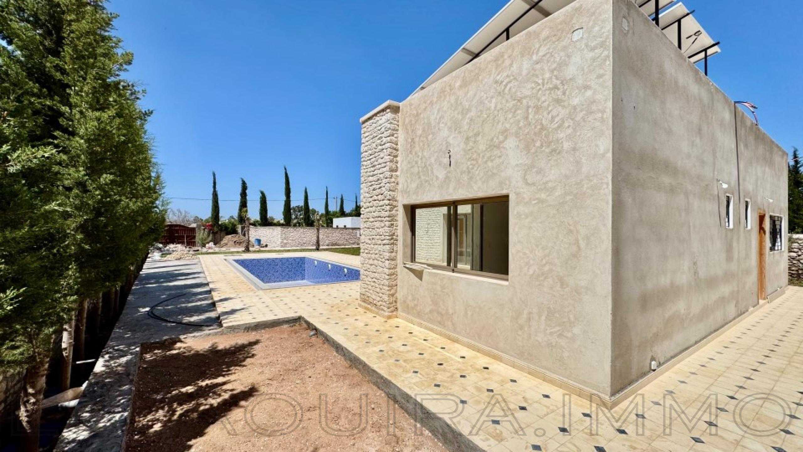 villa avec 2 chambres et 2 salles de bain