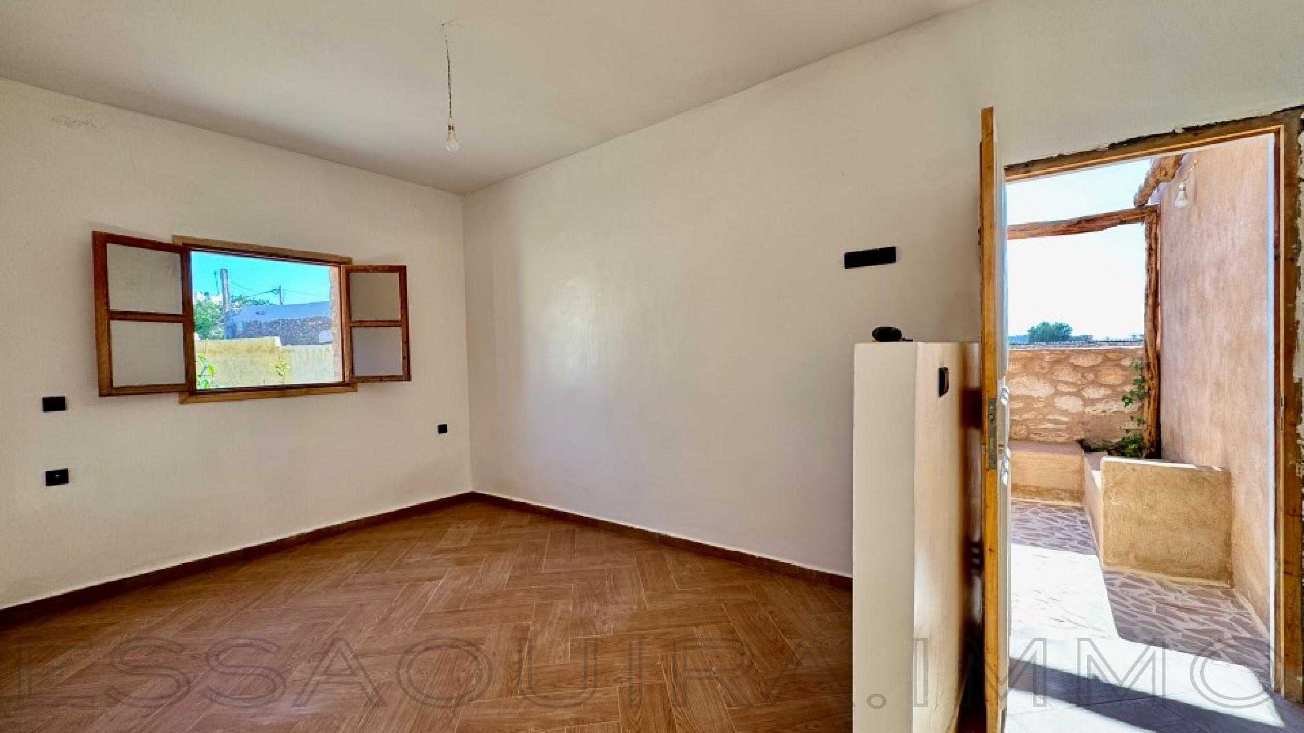 maison avec 2 chambres et 1 salle de bain