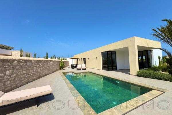 Villa moderne avec piscine chauffée