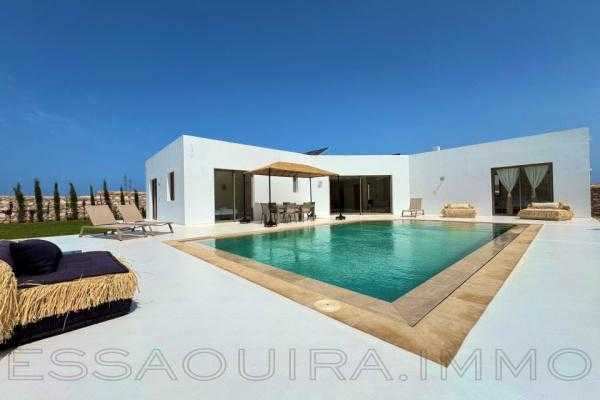 Villa contemporaine avec piscine chauffée
