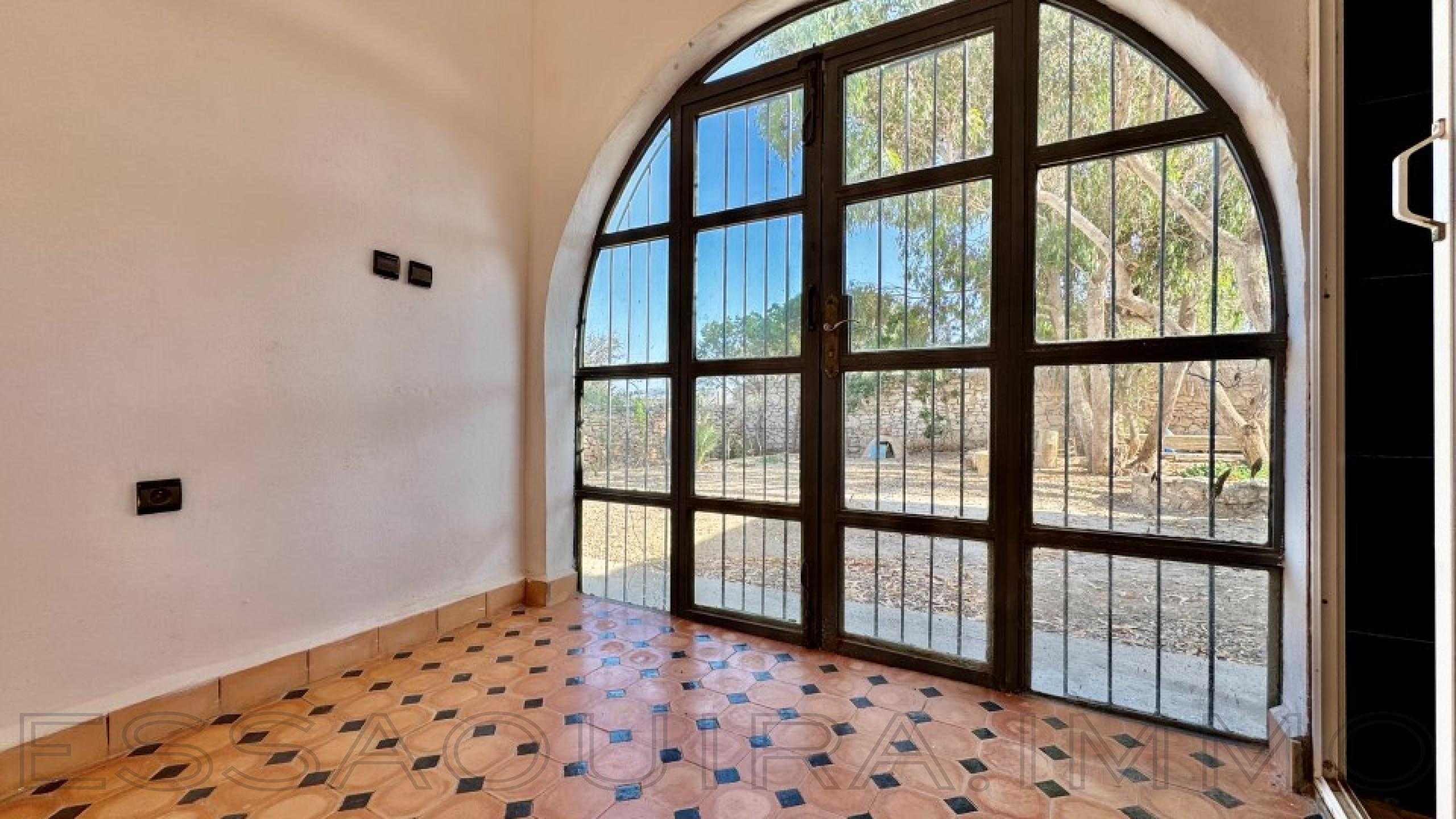 maison avec 2 chambres et 1 salle de bain