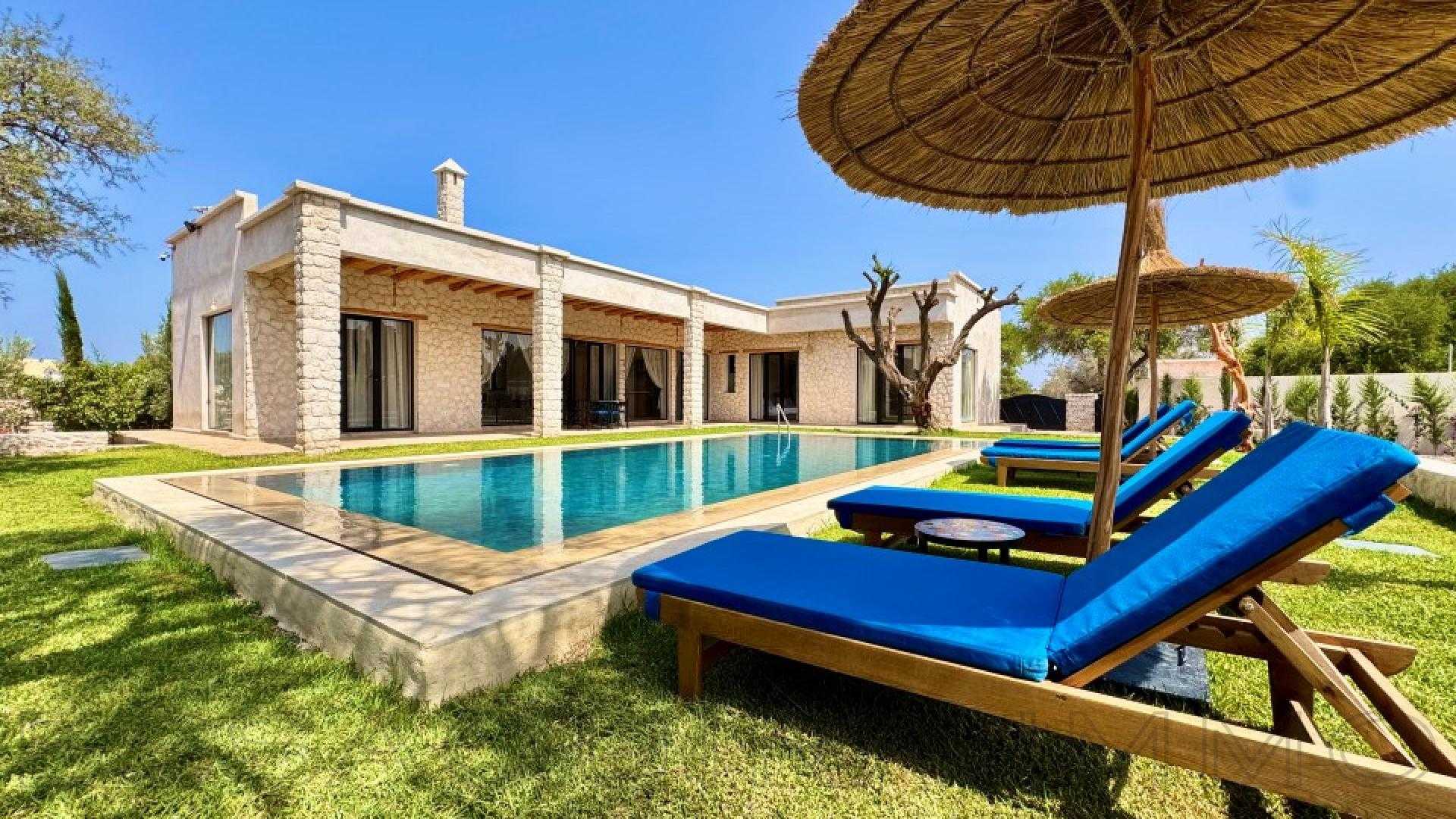 Villa avec Élégance traditionnelle & confort moderne 