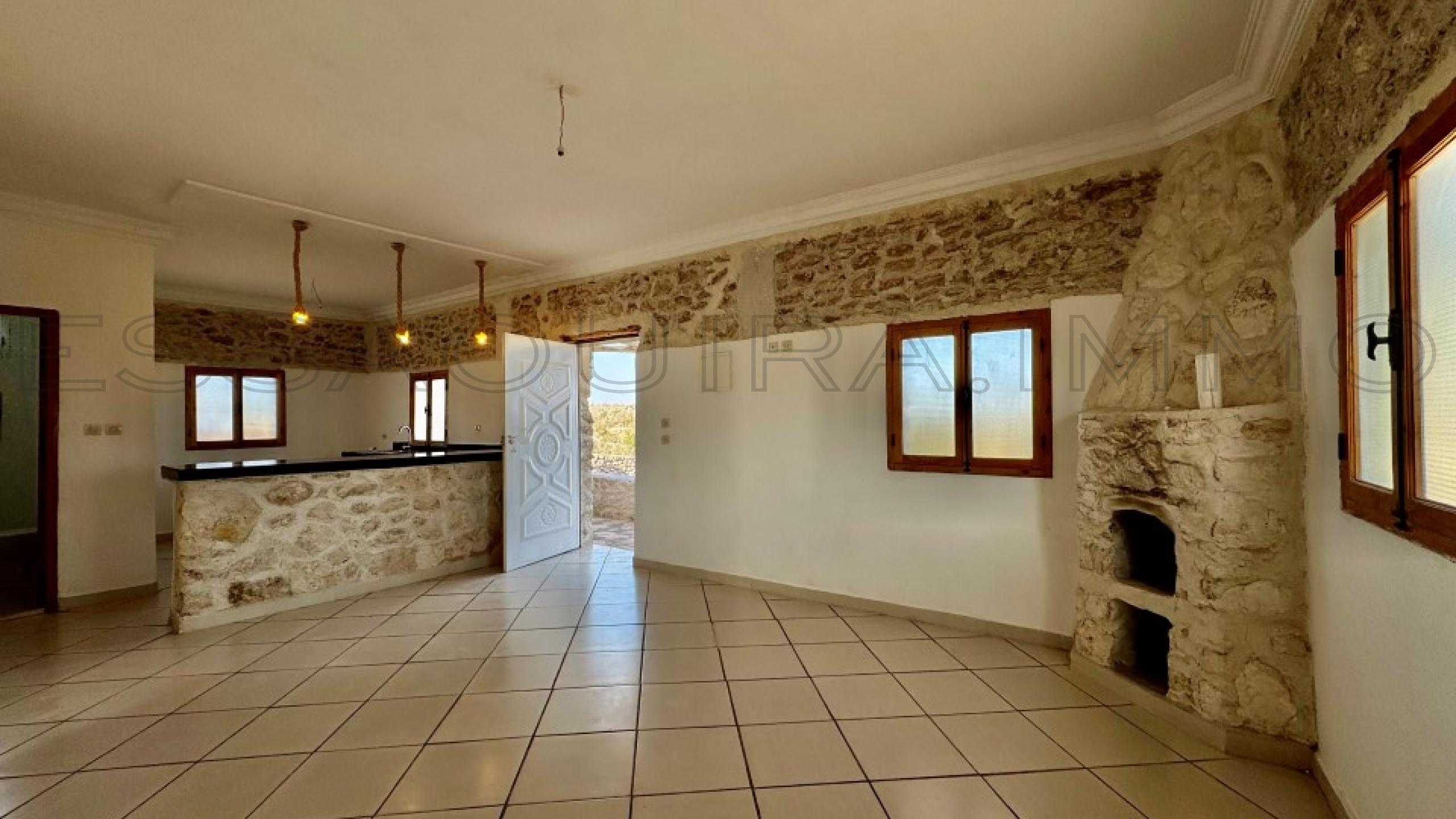 maison avec 2 chambres et 1 salle de bain