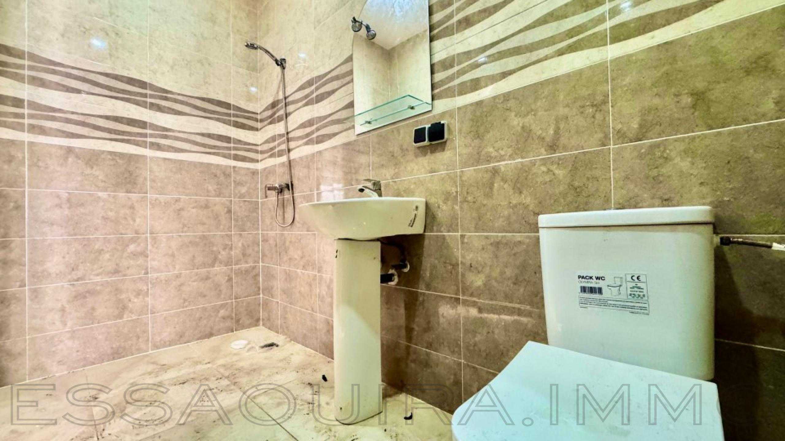 appartement avec 3 chambres et 1 salle de bain