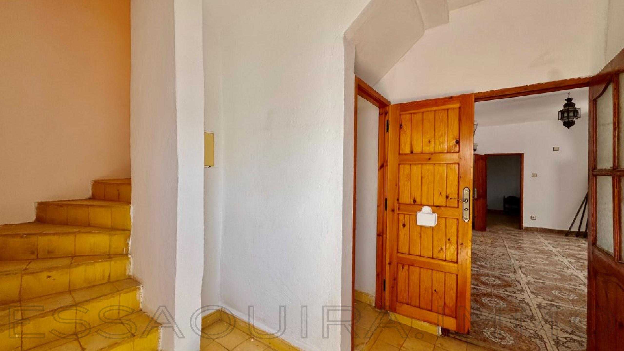 maison avec 2 chambres et 1 salle de bain