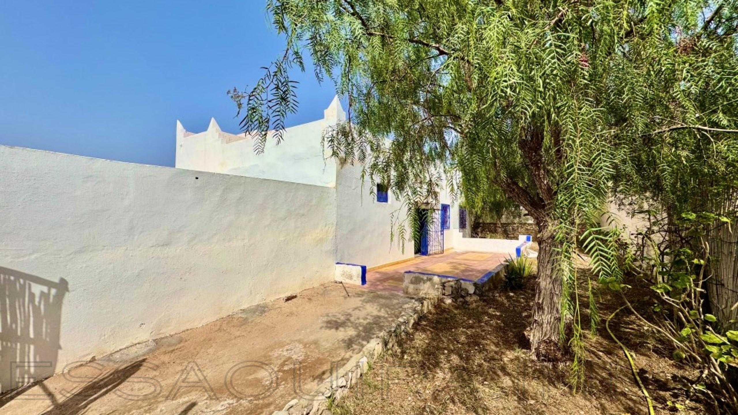 maison avec 2 chambres et 1 salle de bain