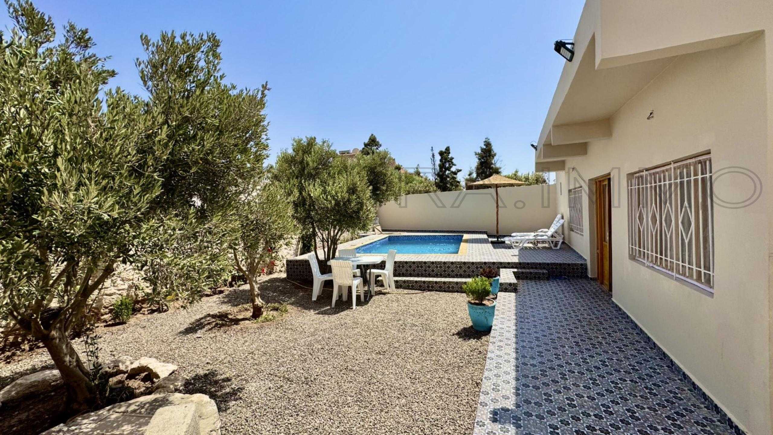 villa avec 2 chambres et 3 salles de bain