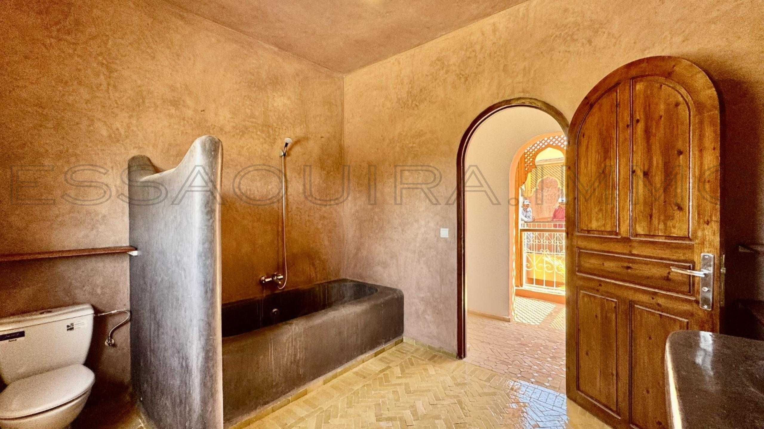 villa avec 6 chambres et 4 salles de bain