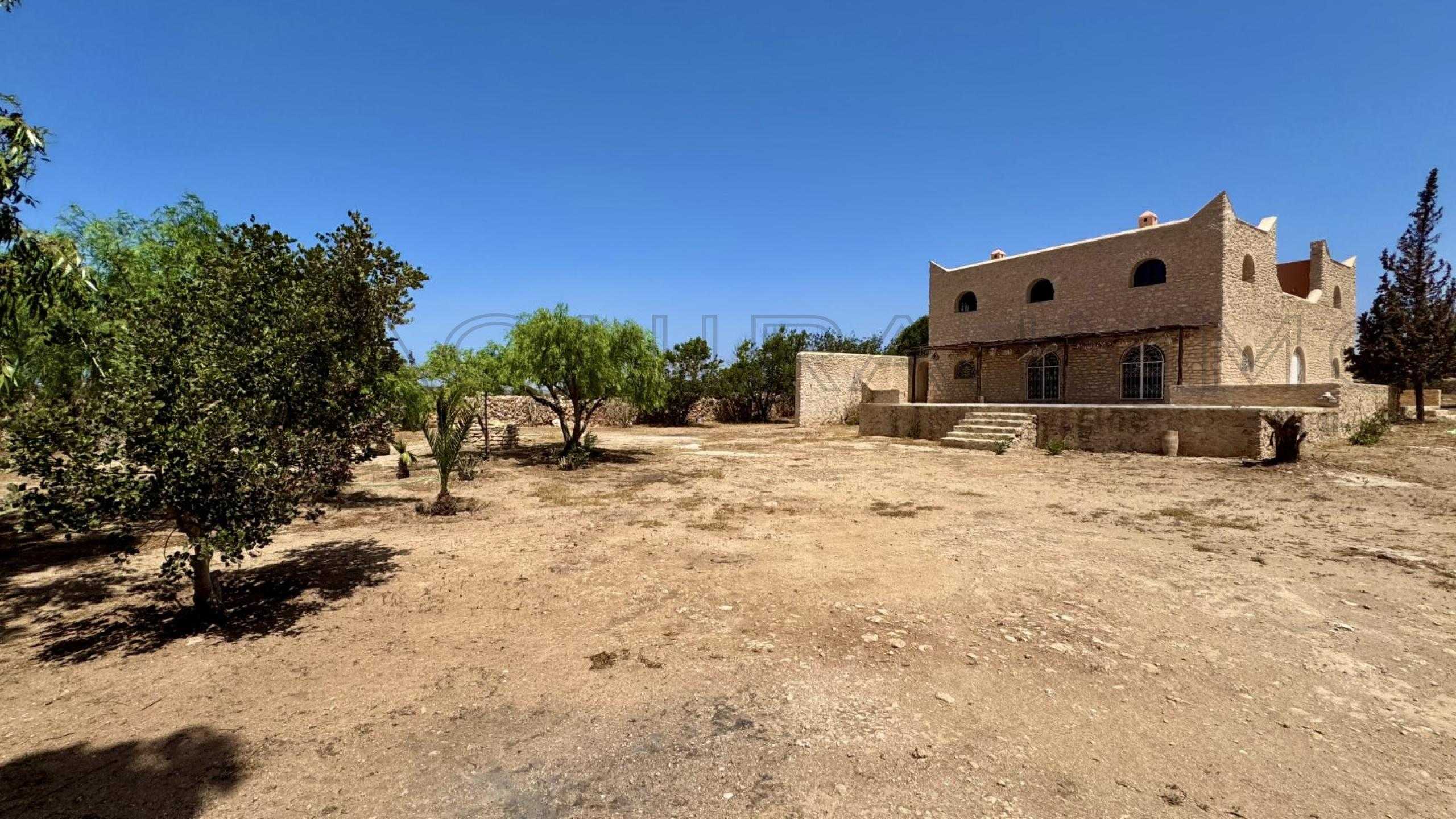 villa avec parking