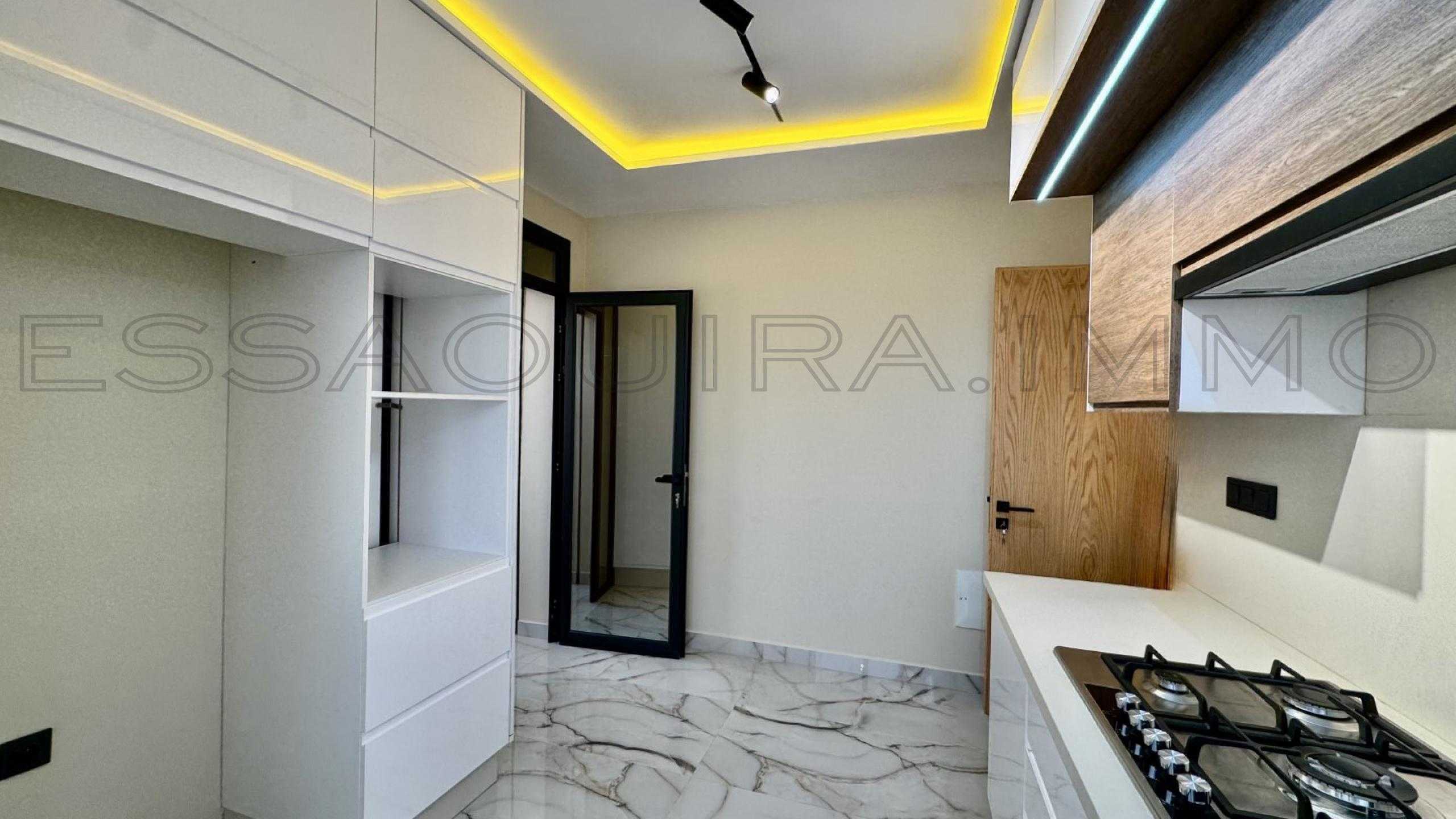 appartement avec 3 chambres et 1 salle de bain