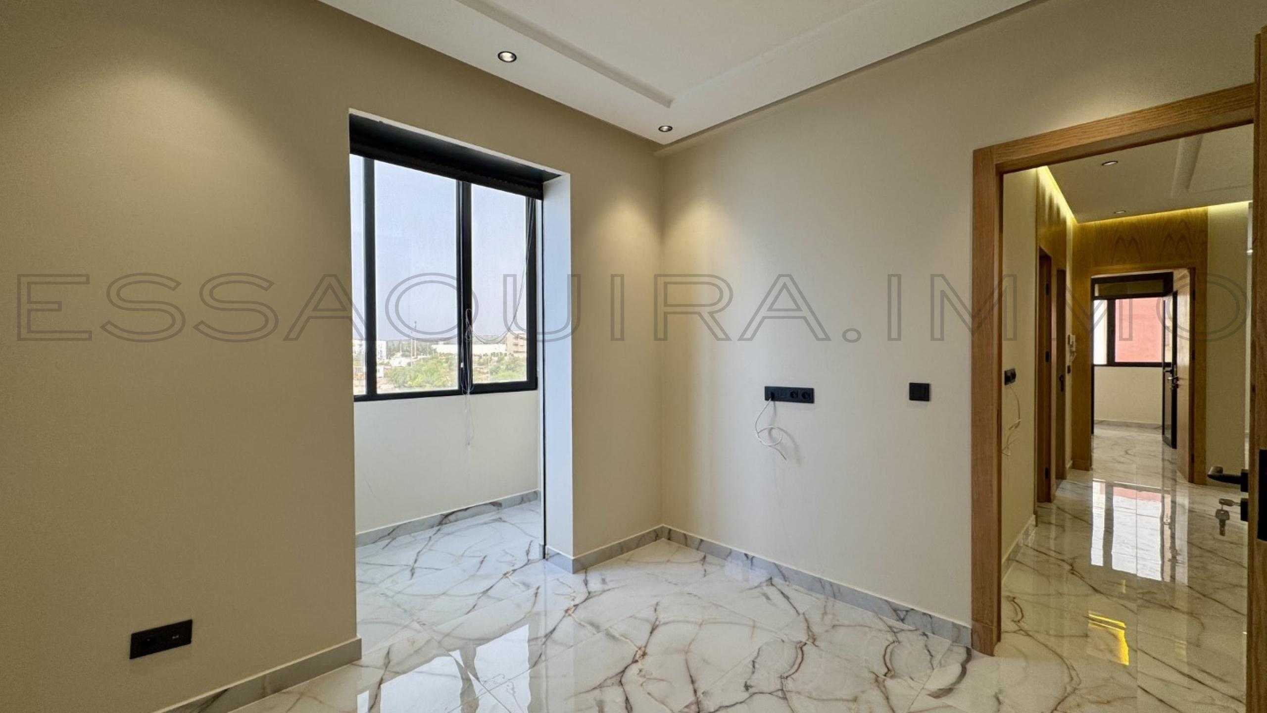 appartement avec 3 chambres et 1 salle de bain