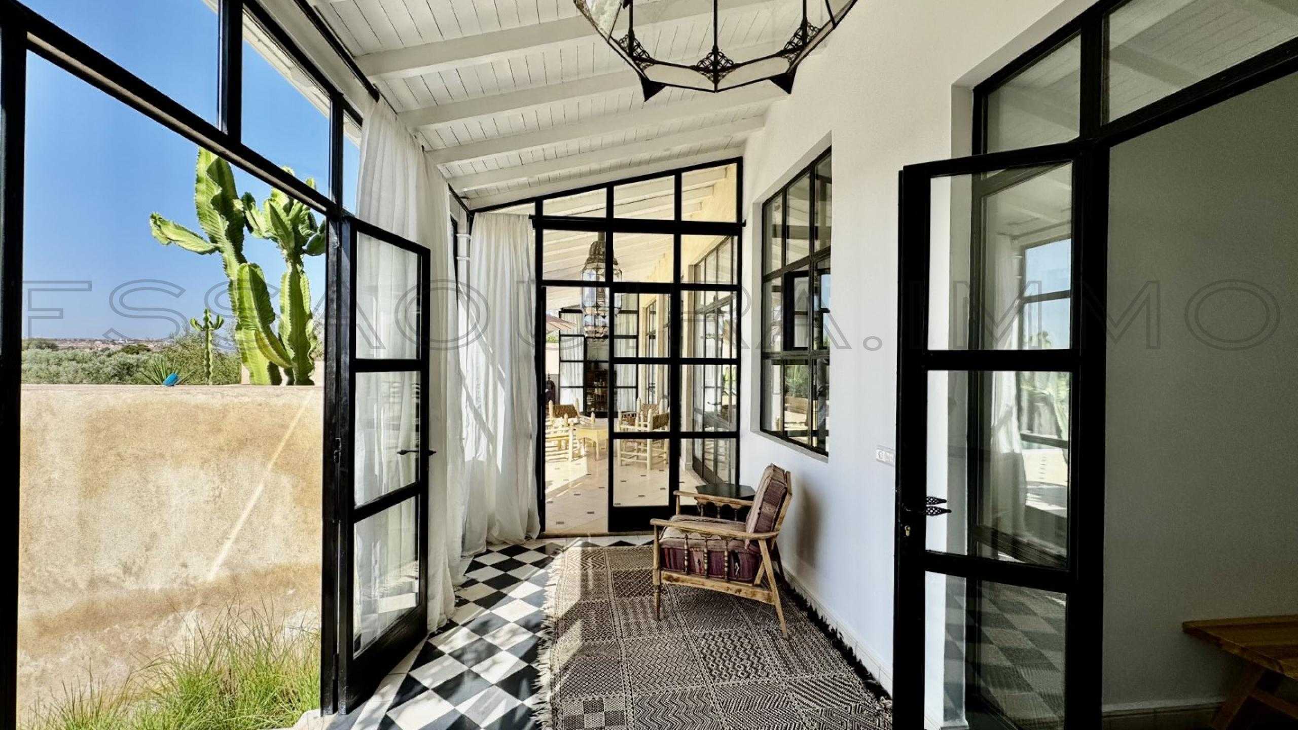 villa avec terrasse