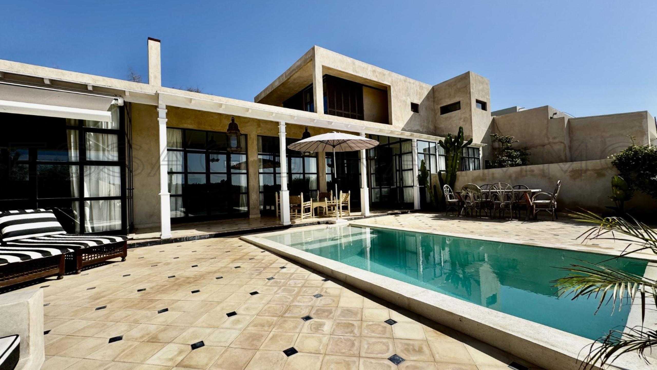 villa avec 2 chambres et 2 salles de bain