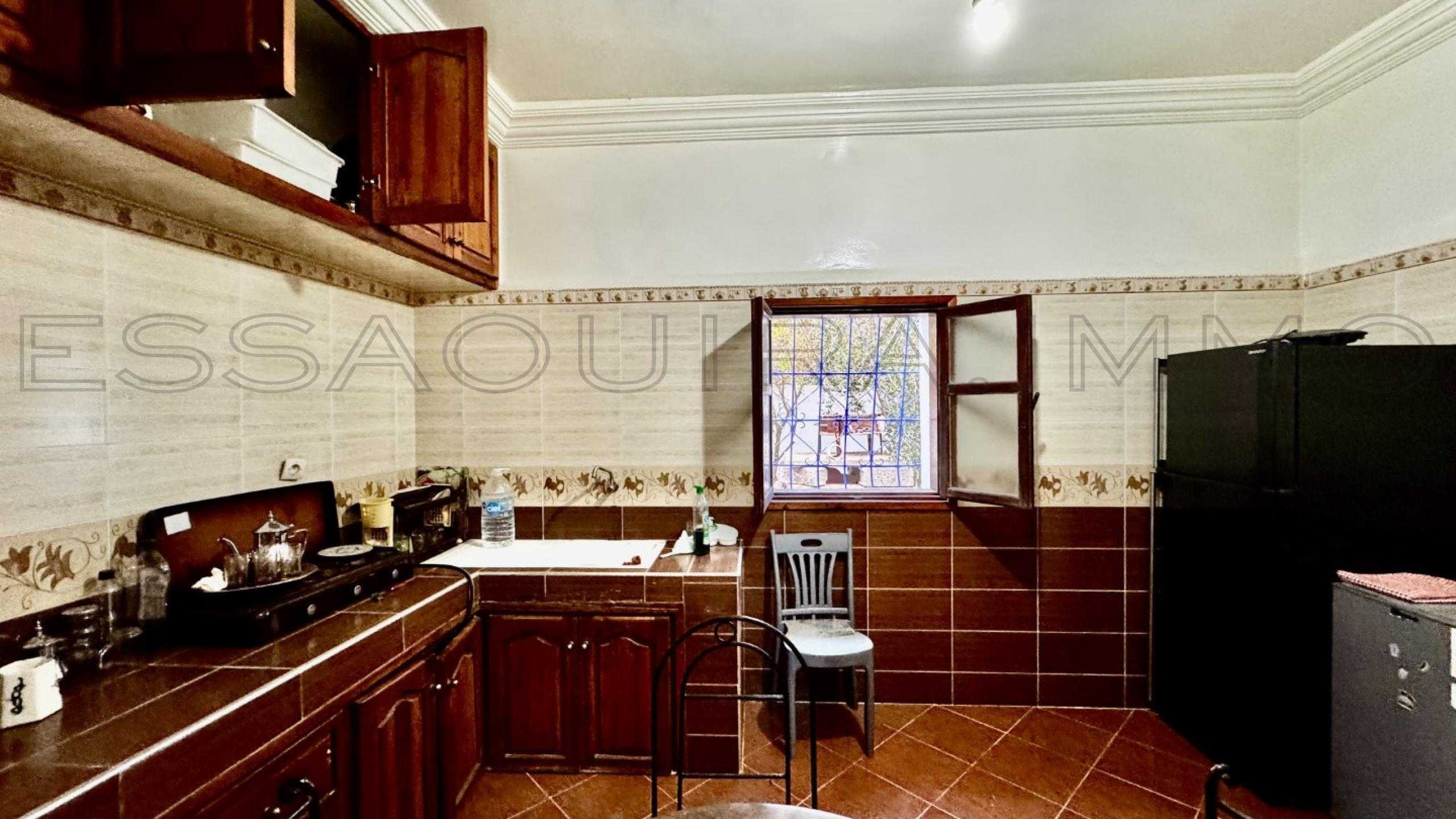 maison avec 2 chambres et 1 salle de bain