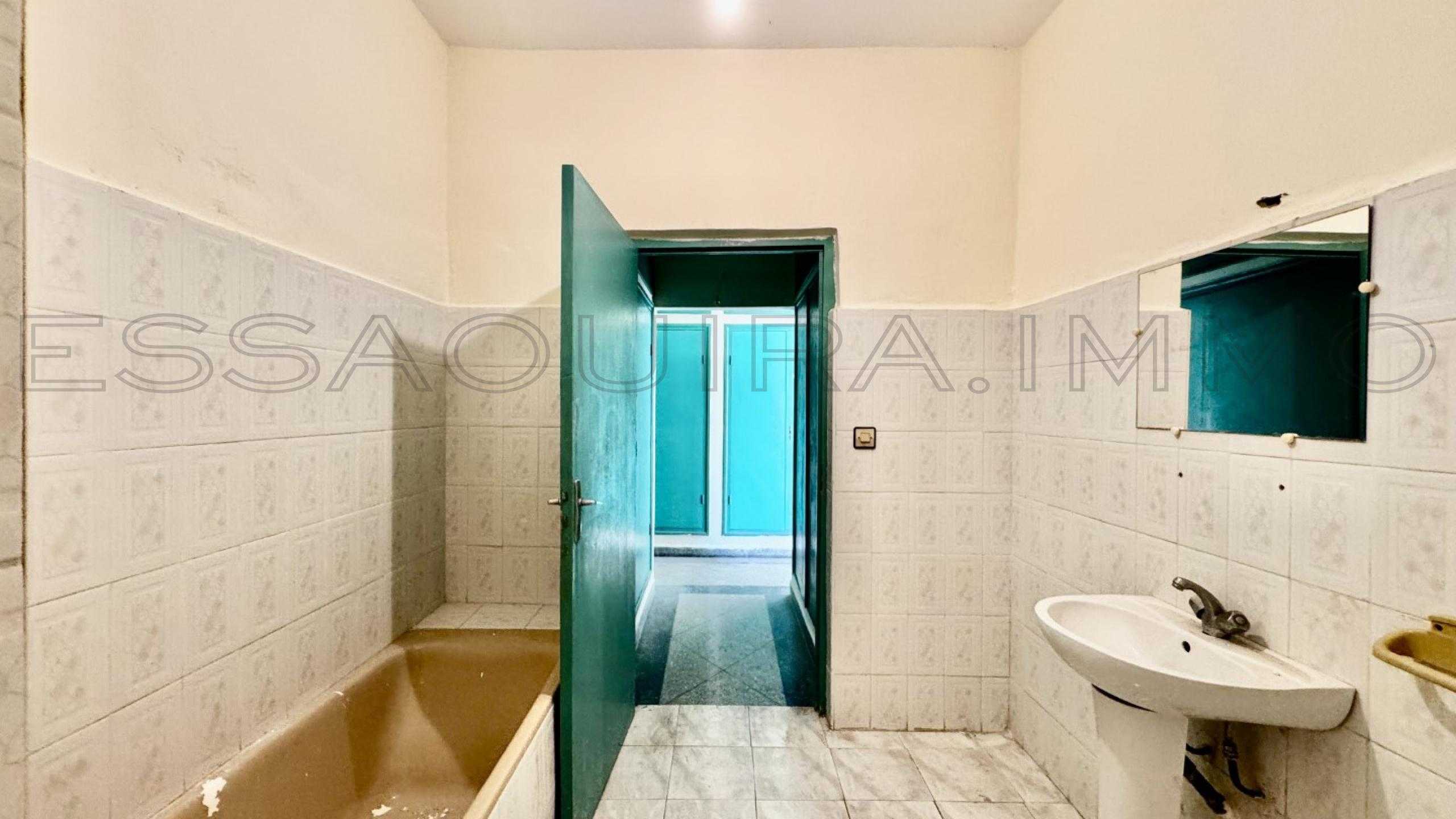 villa avec 12 chambres et 5 salles de bain