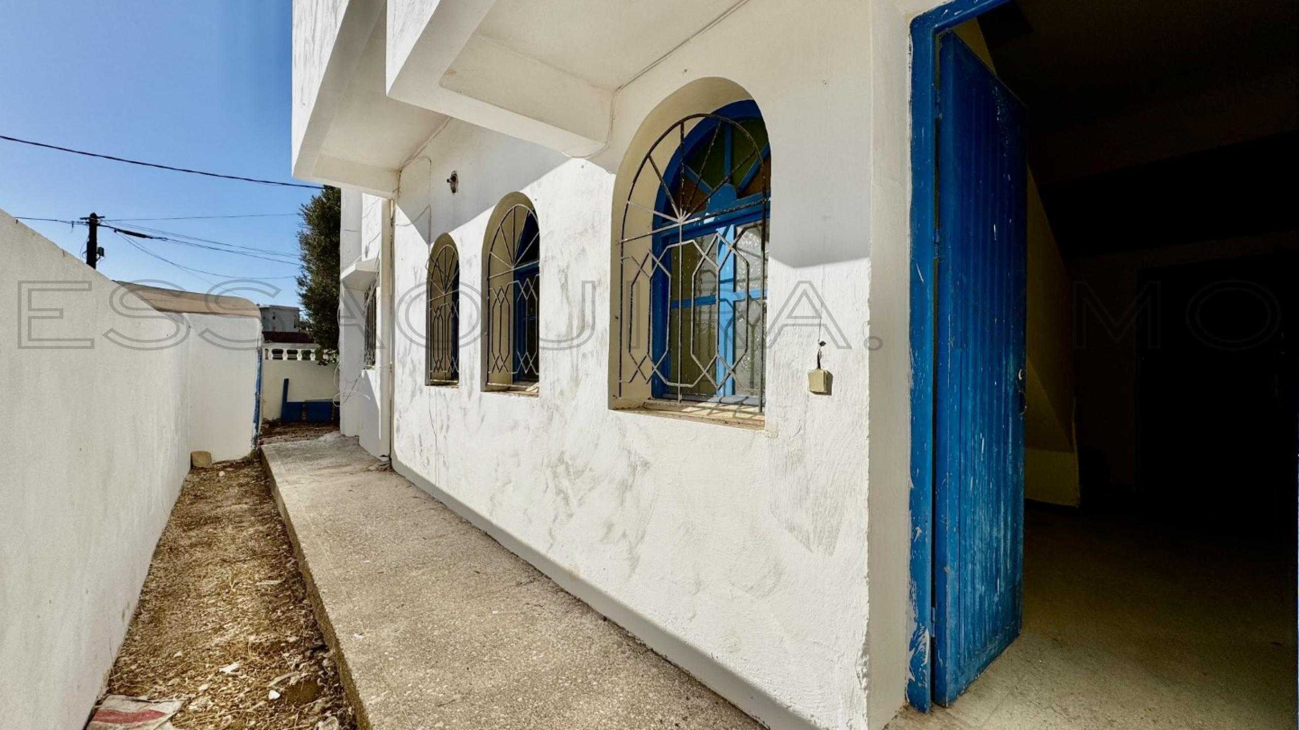 villa avec balcon