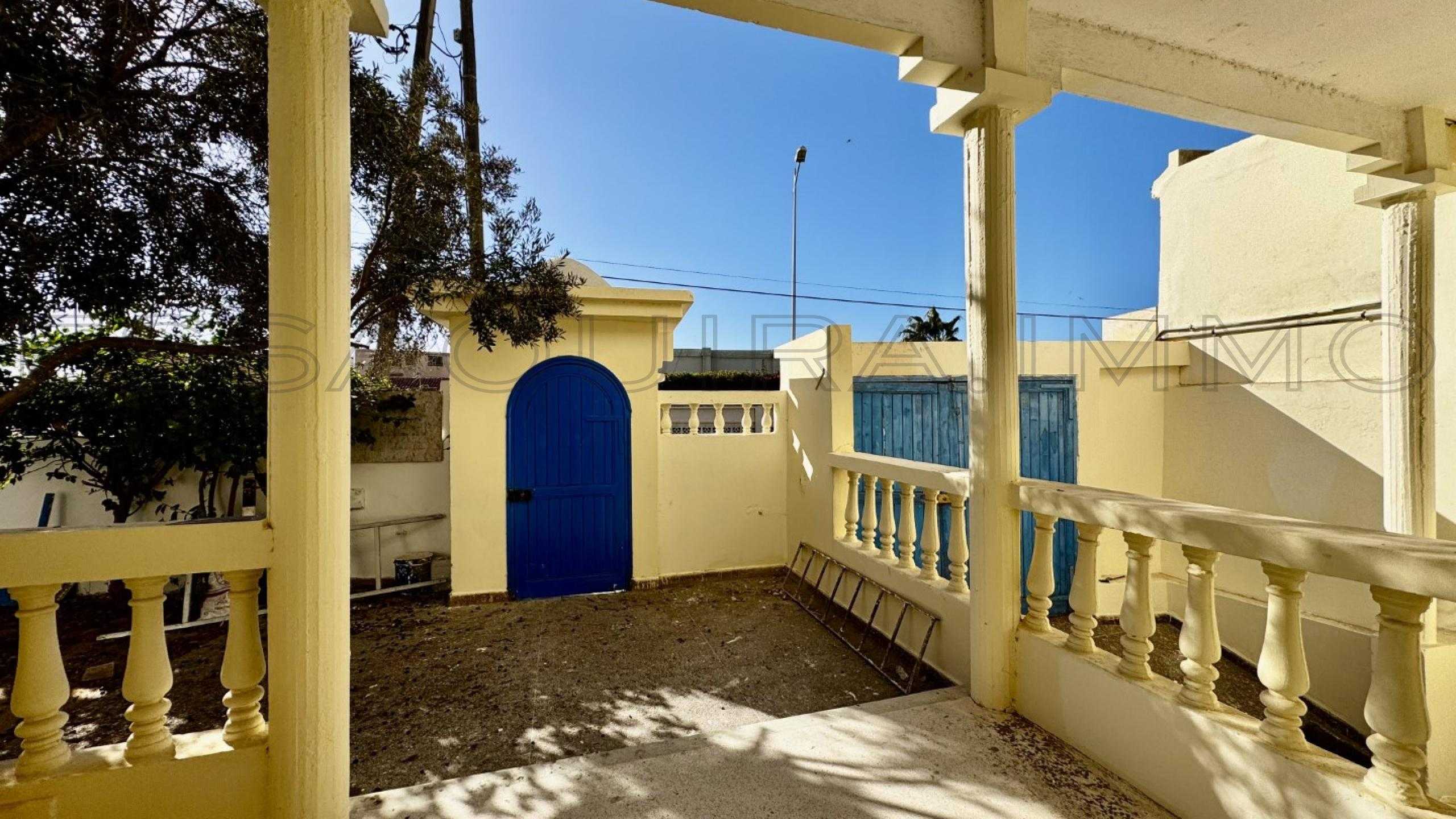 villa avec 12 chambres et 5 salles de bain