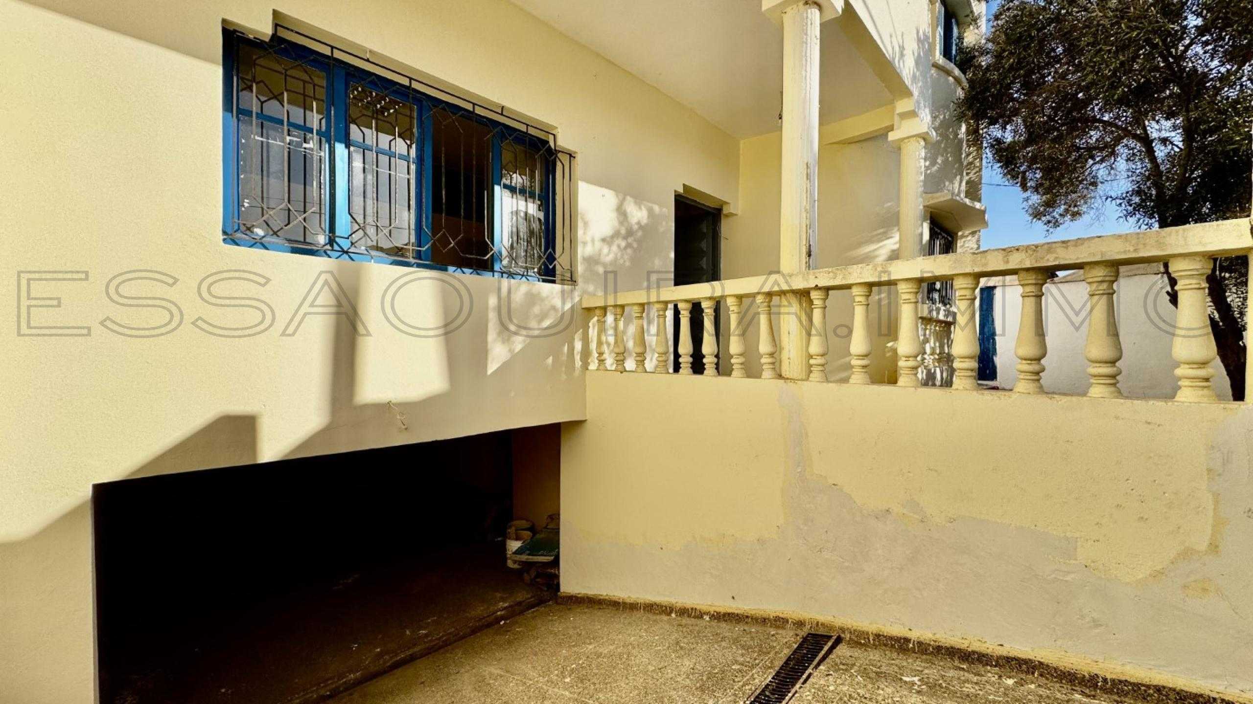 villa avec 12 chambres et 5 salles de bain