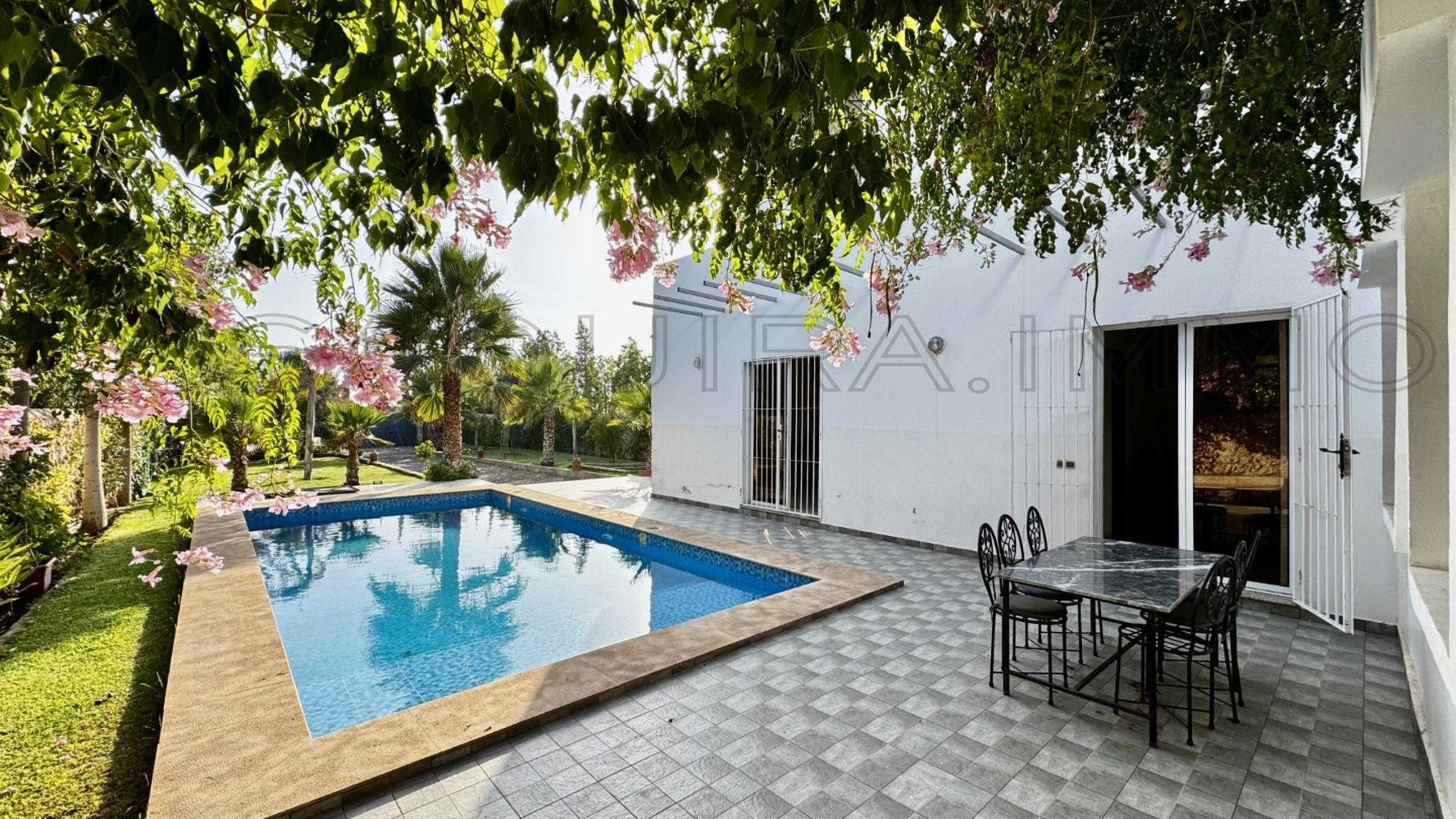 villa avec balcon
