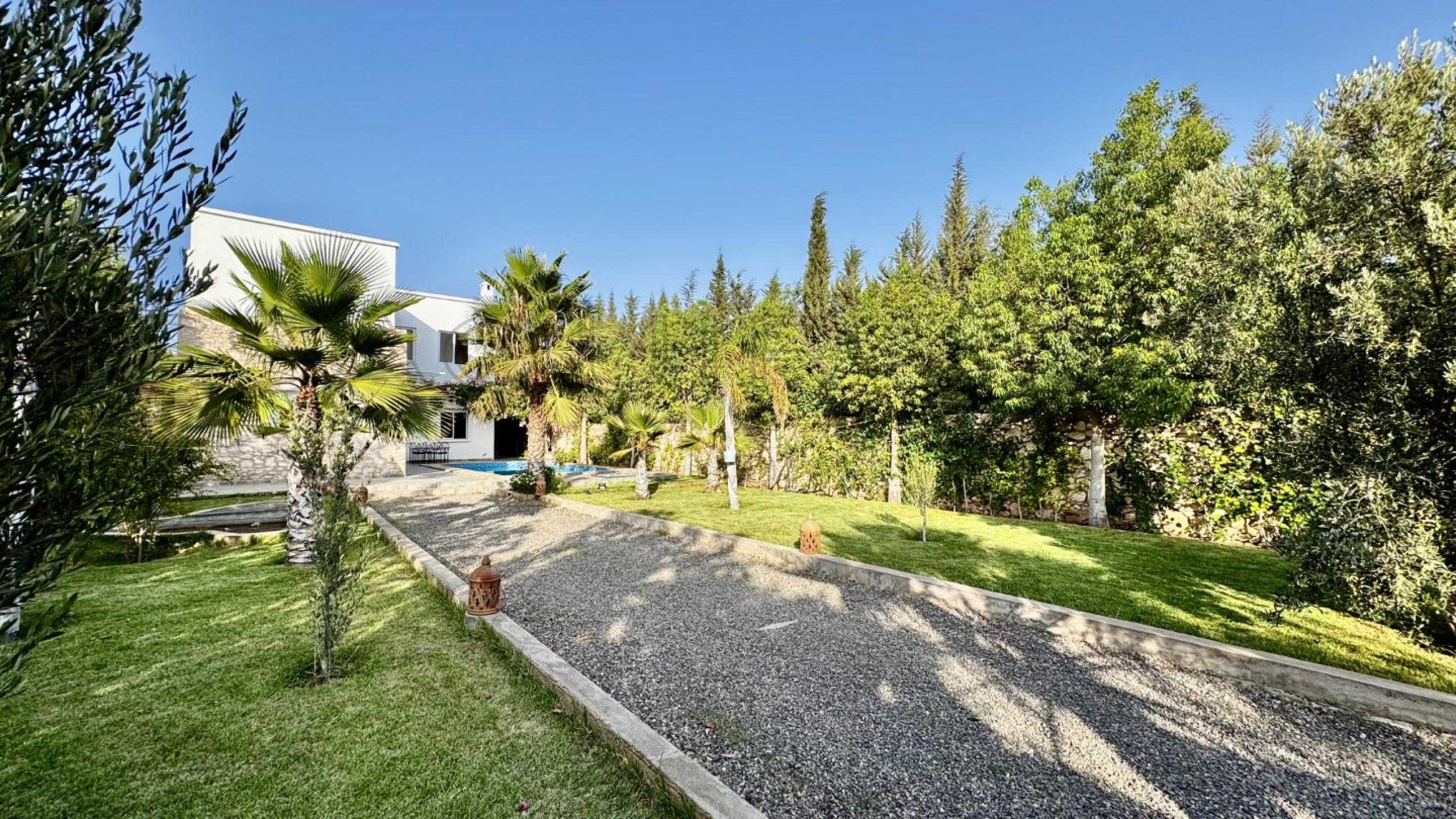 villa avec 3 chambres et 4 salles de bain