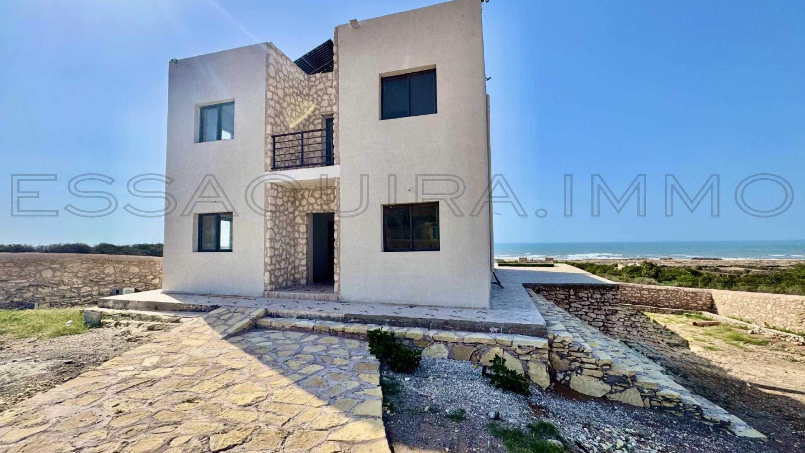 villa avec 4 chambres et 2 salles de bain
