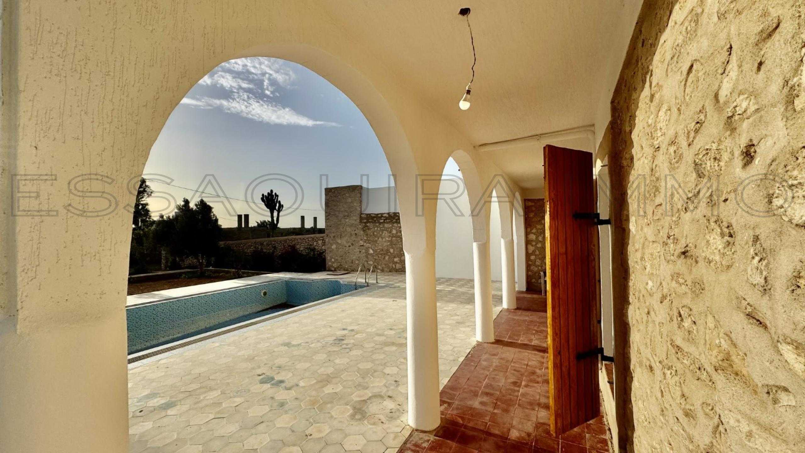 villa avec 4 chambres et 2 salles de bain